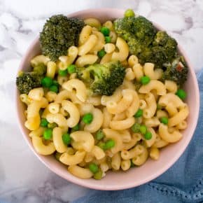 Here's a spin on my favourite comfort food - Mac and 4 Cheese with Broccoli and Peas! Cheesy but with greens mixed in!