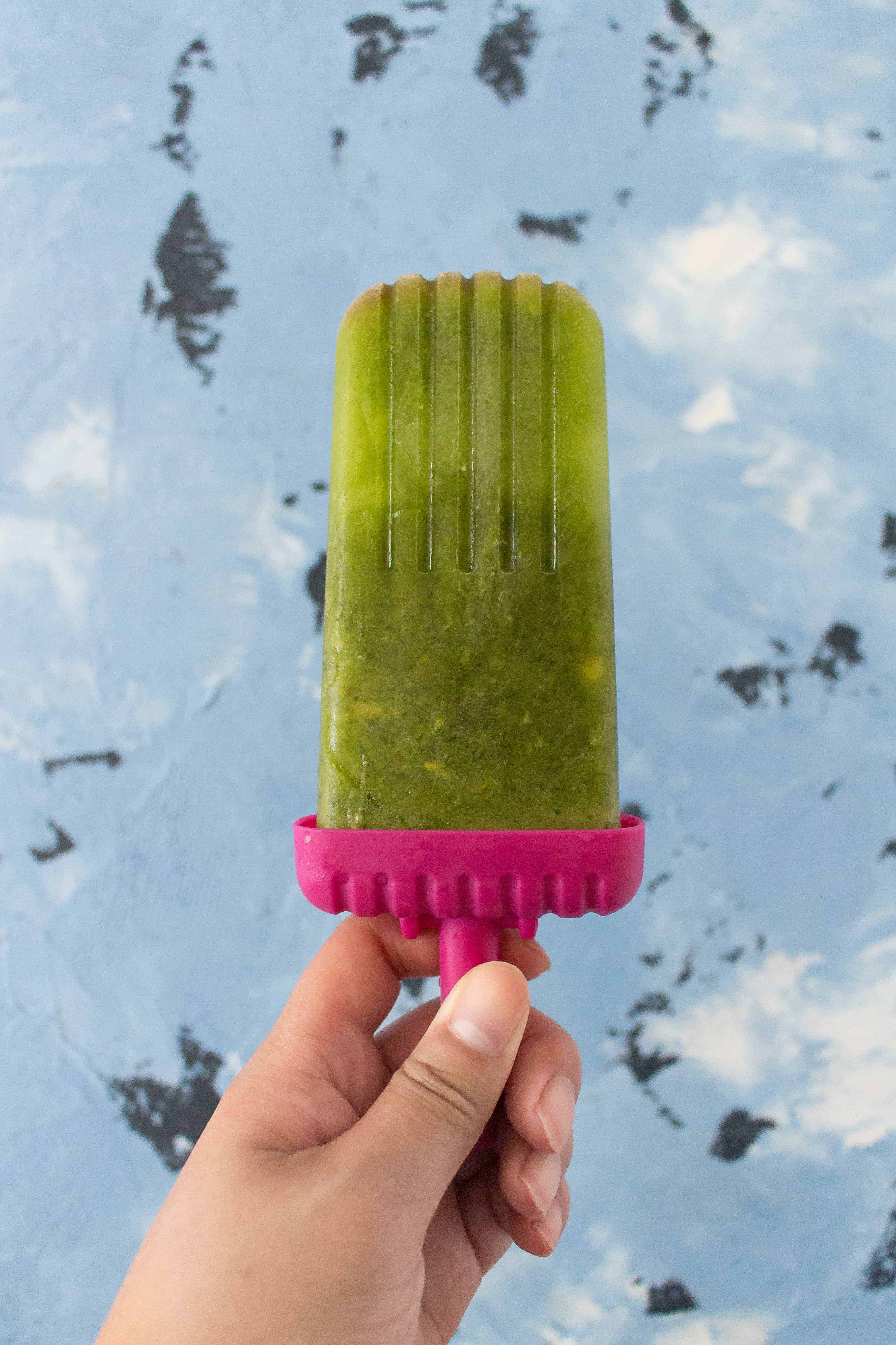 This Runner's Popsicle is the perfect popsicle for you to come home to after a hot summer run or as your pre-run fuel.