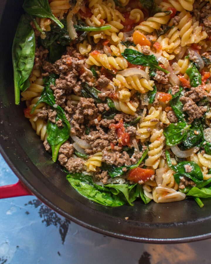 This one pot beef tomato basil spinach pasta is just what you need when you're busy and need a fast meal prep!