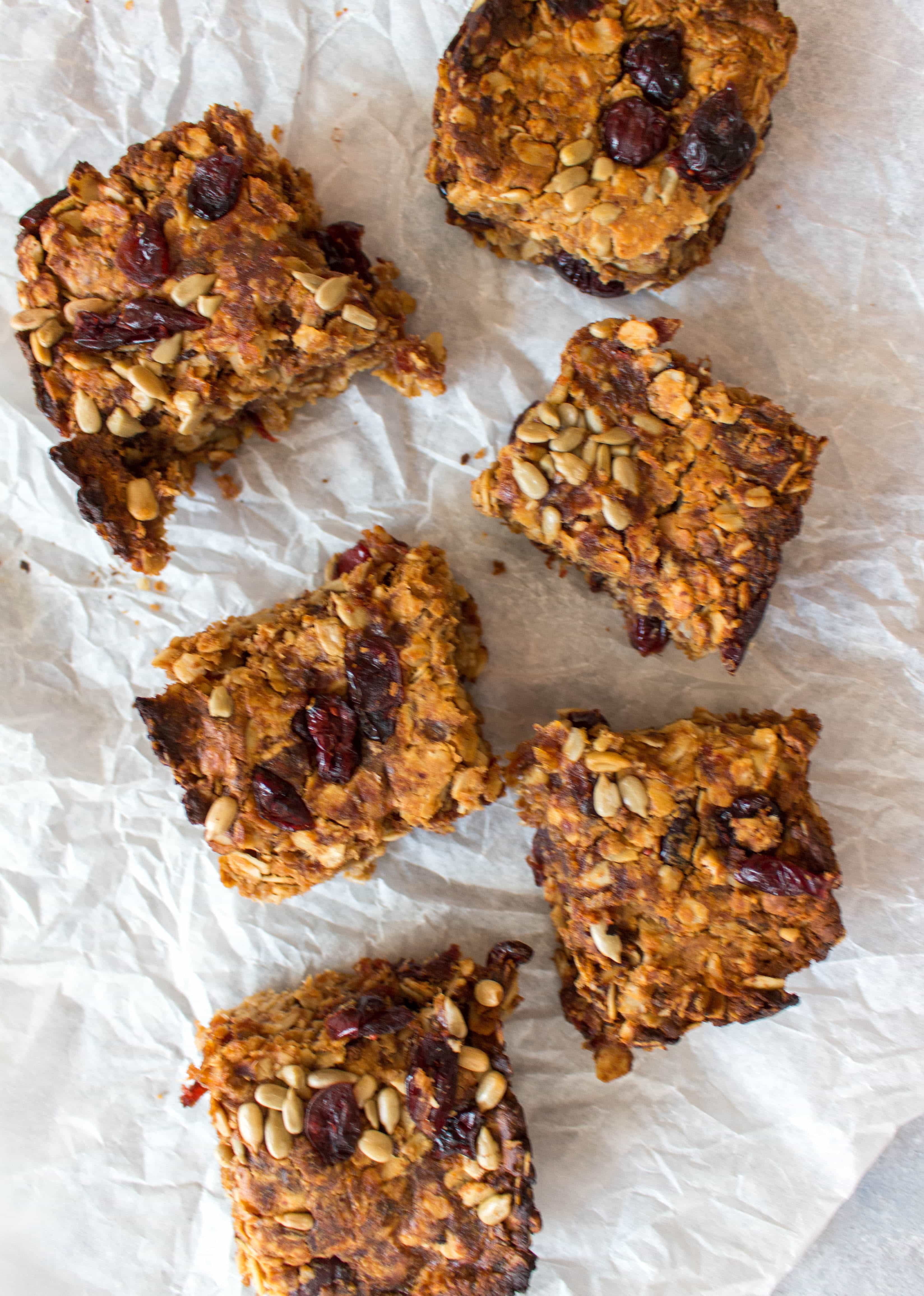 Need a peanut butter energy bar recipe? Try this delicious and healthy peanut butter and dates energy bar!