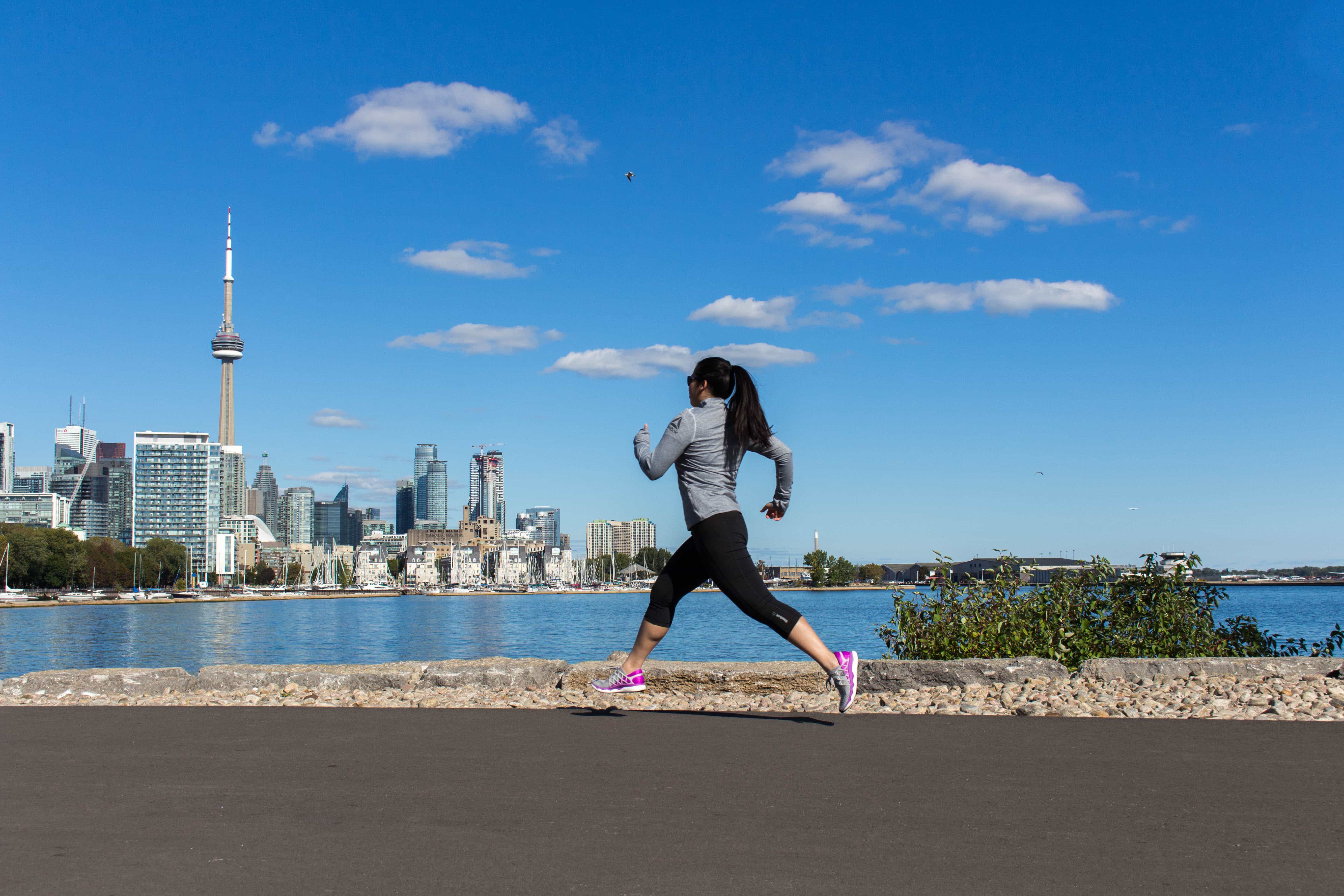 Are you a runner heading to Toronto? Here are a couple scenic places to run on your next trip to Toronto!