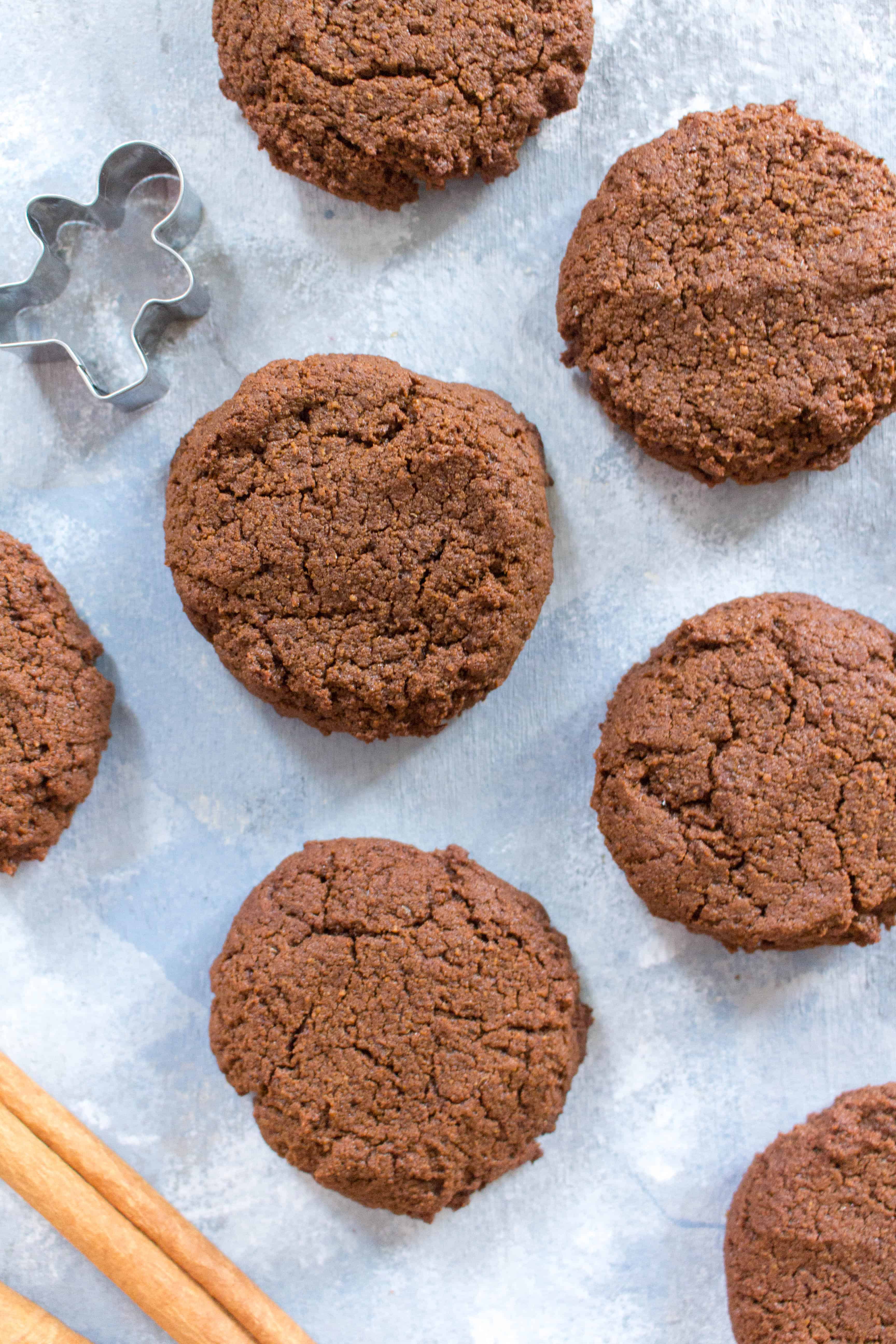 These ginger snap cookies are deliciously chewy with tons of flavour from the molasses and warm spices. These gluten-free, paleo, and vegan ginger snap cookies are sure to be a hit with your friends and family! #PaleoBaking #GlutenFreeBaking #VeganBaking