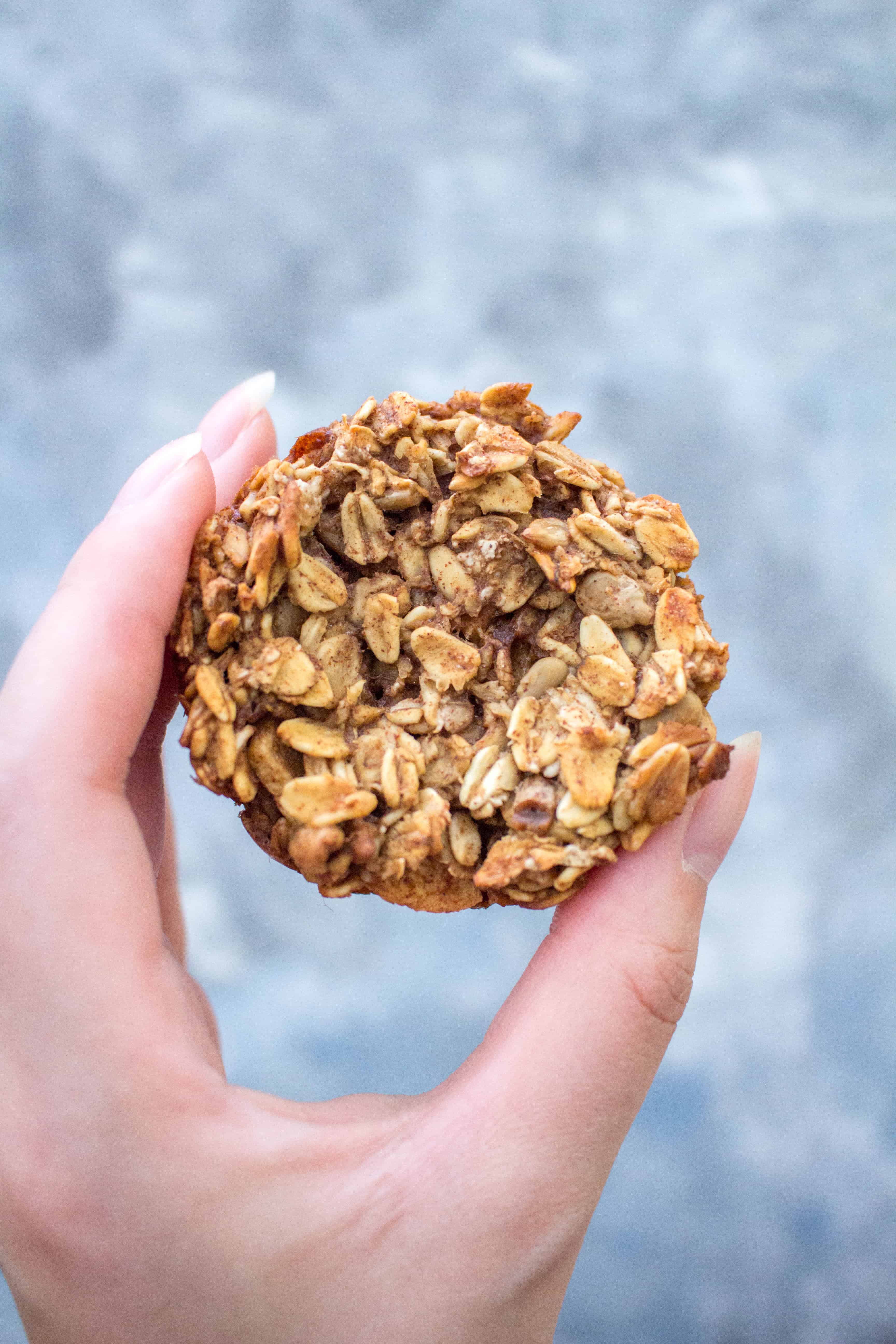 Start your morning off deliciously with these healthy baked apple oatmeal cups!