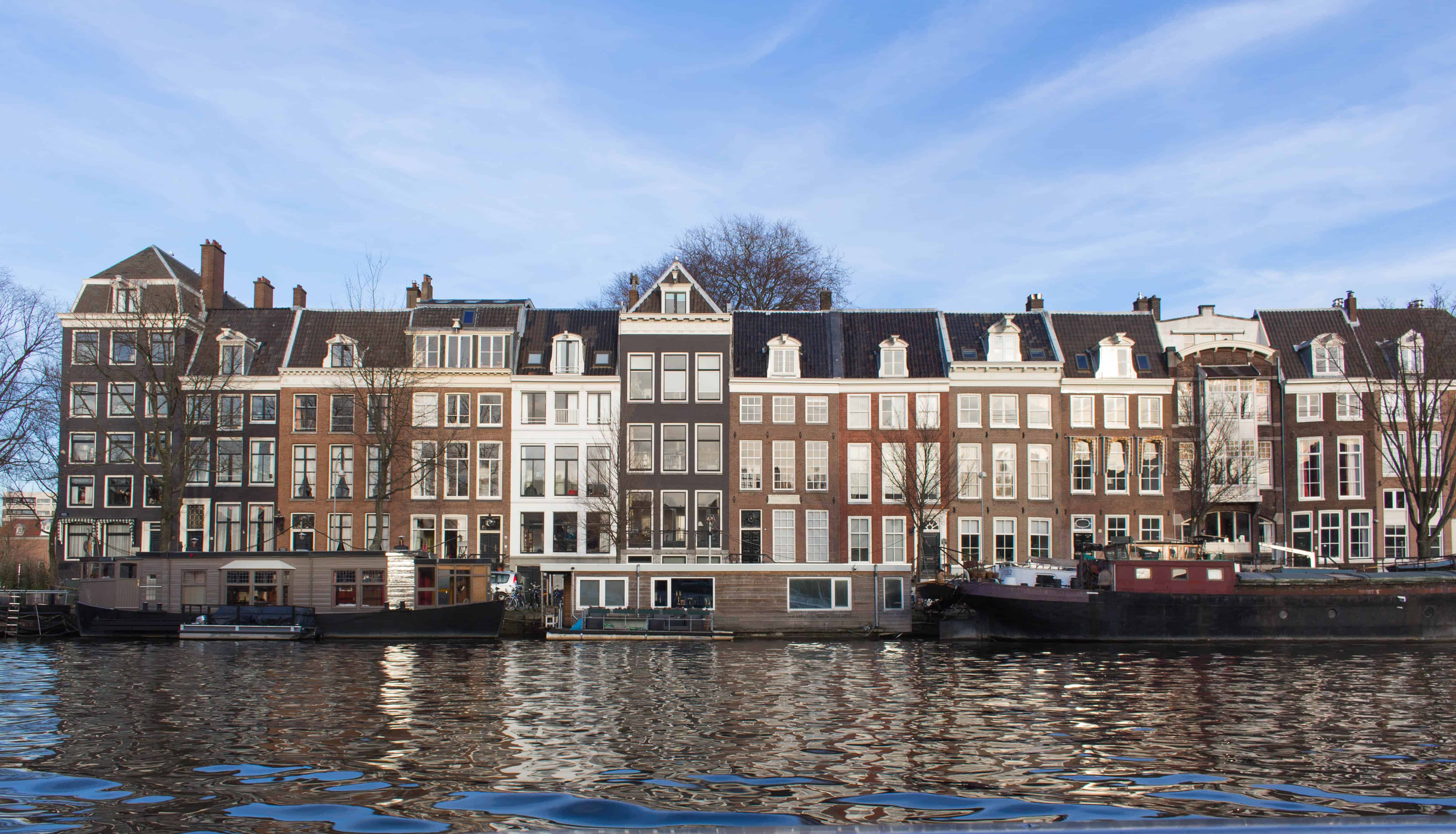 Amsterdam Itinerary; blue boats tour view