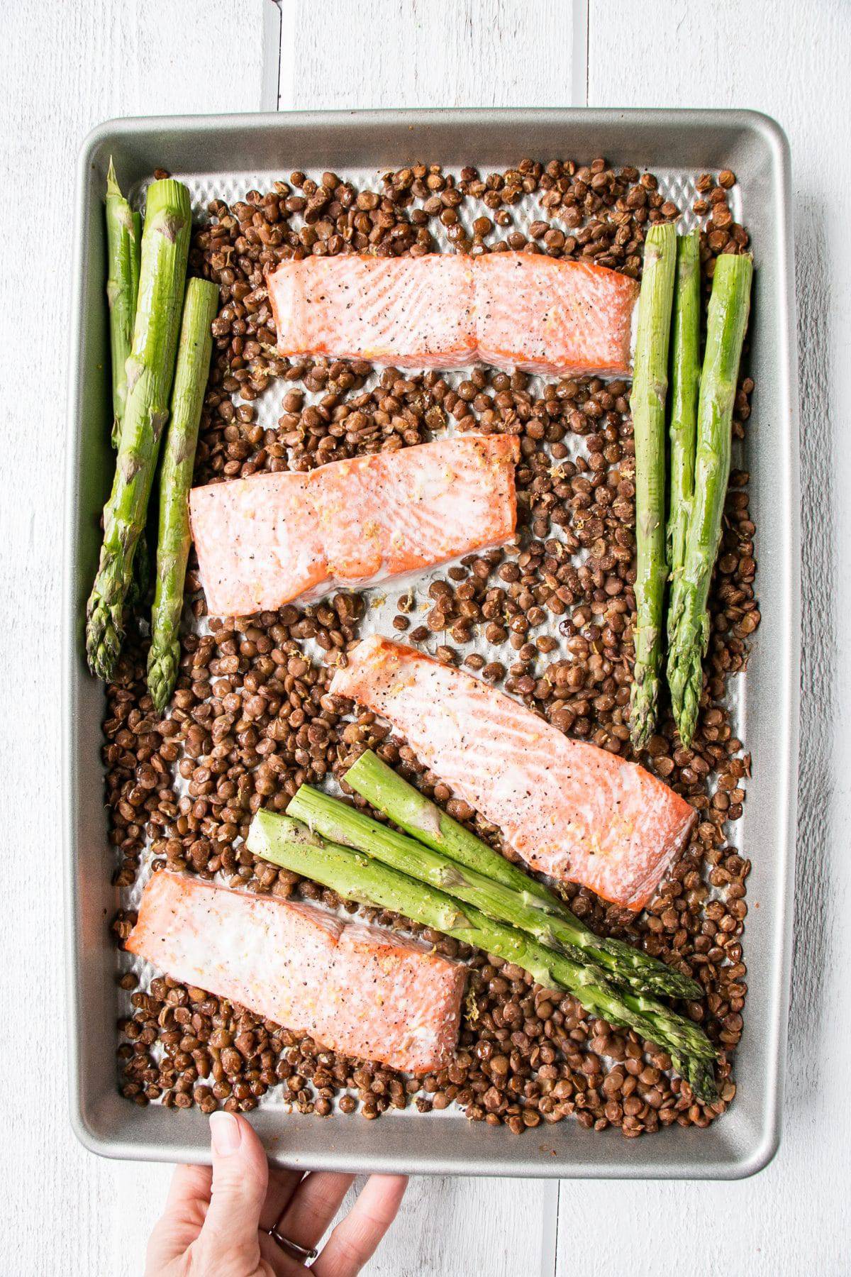 https://carmyy.com/wp-content/uploads/2018/07/Sheet-Pan-Salmon-and-Lentils-with-Asparagus.jpg