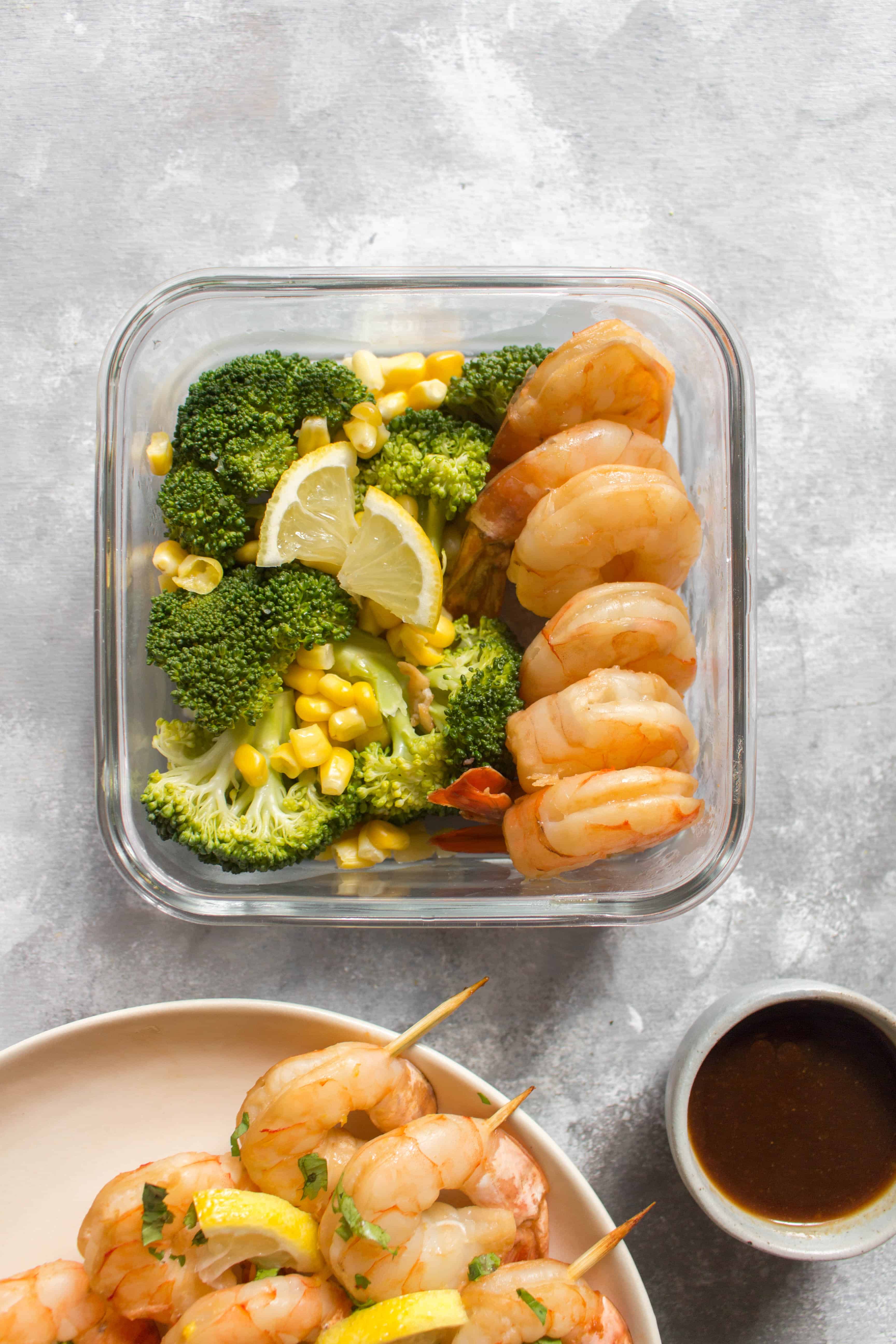 Cooked in under 10 minutes, this easy sweet hoisin lemon shrimp meal prep is packed with flavour. Marinate the shrimp overnight or for 30 minutes, and you've got yourself a delicious meal prep! Look no further for this week's meal prep than this sweet hoisin lemon shrimp recipe!