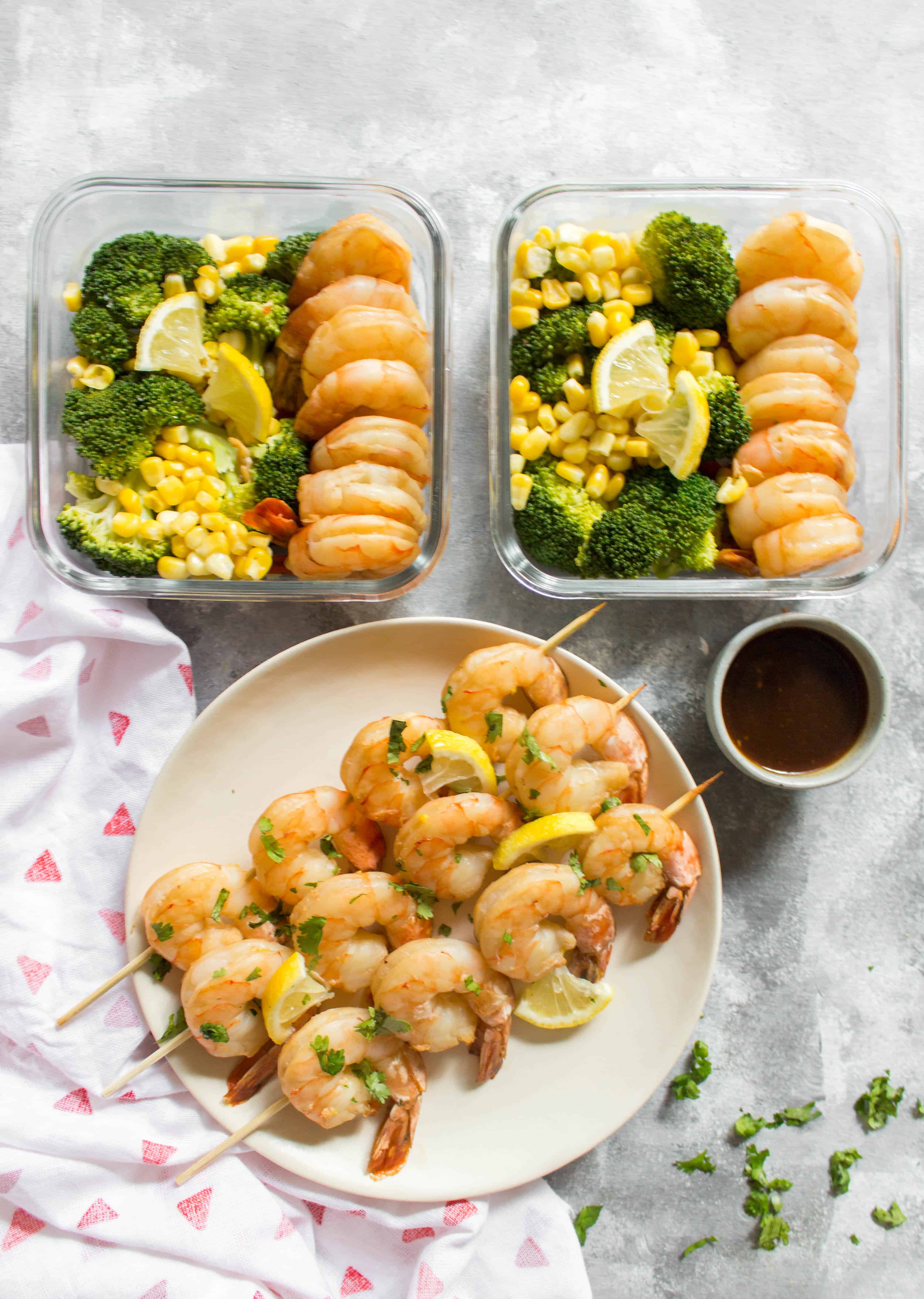 Cooked in under 10 minutes, this easy sweet hoisin lemon shrimp meal prep is packed with flavour. Marinate the shrimp overnight or for 30 minutes, and you've got yourself a delicious meal prep! Look no further for this week's meal prep than this sweet hoisin lemon shrimp recipe!