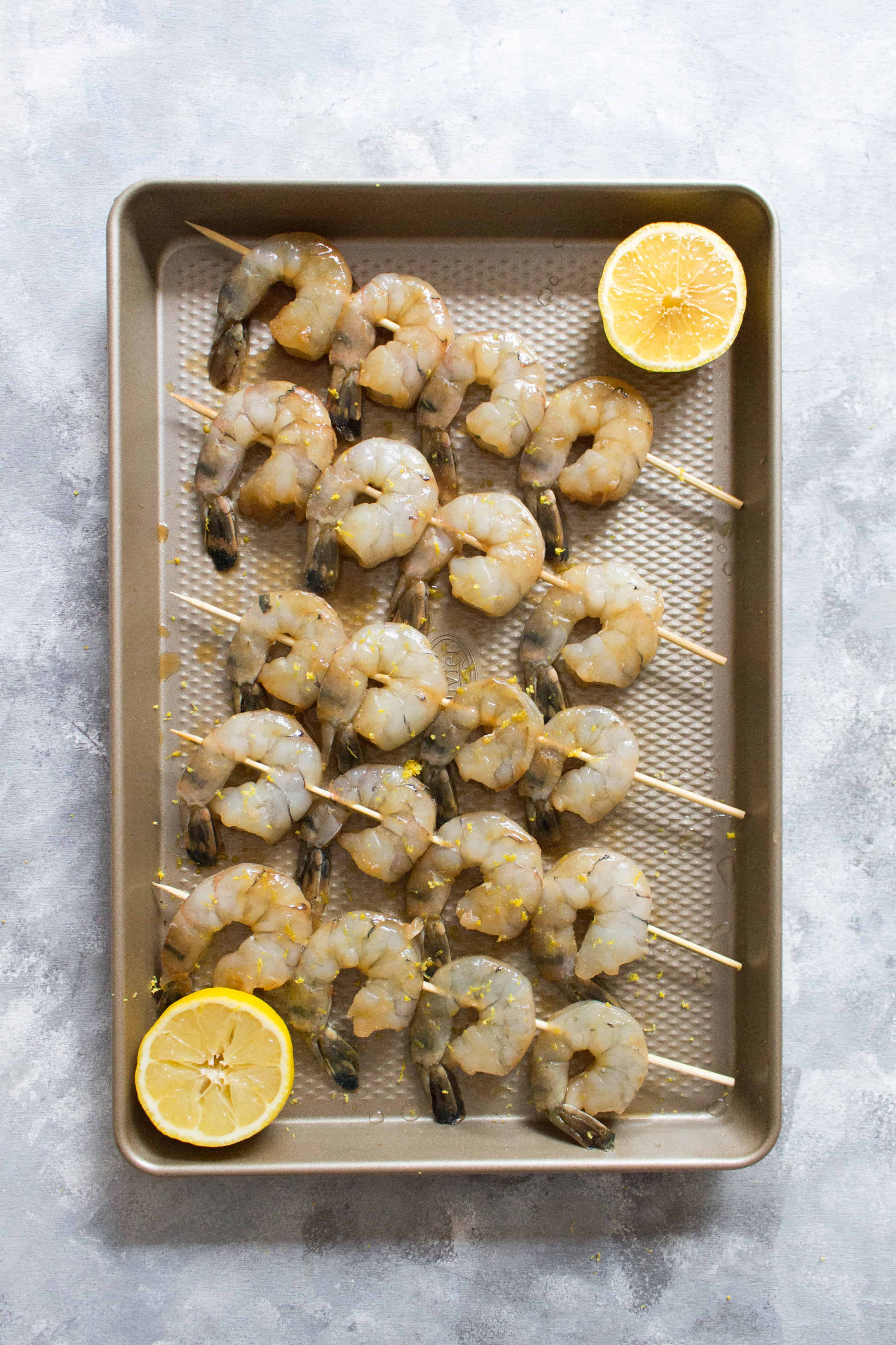 Cooked in under 10 minutes, this easy sweet hoisin lemon shrimp meal prep is packed with flavour. Marinate the shrimp overnight or for 30 minutes, and you've got yourself a delicious meal prep! Look no further for this week's meal prep than this sweet hoisin lemon shrimp recipe!