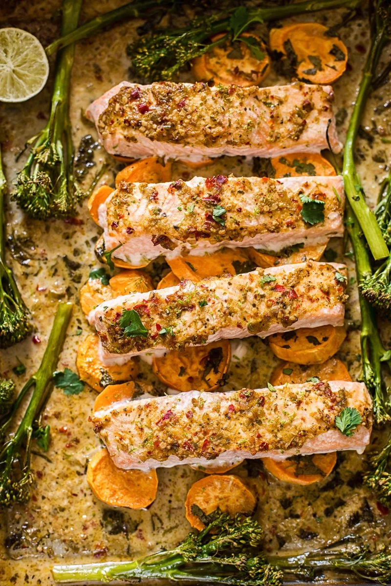 This Chilli Garlic Salmon with Sweet Potatoes and Tenderstem Broccoli is a one pan beauty, which means less time cleaning and more time playing in the sun! Hello, Summer!