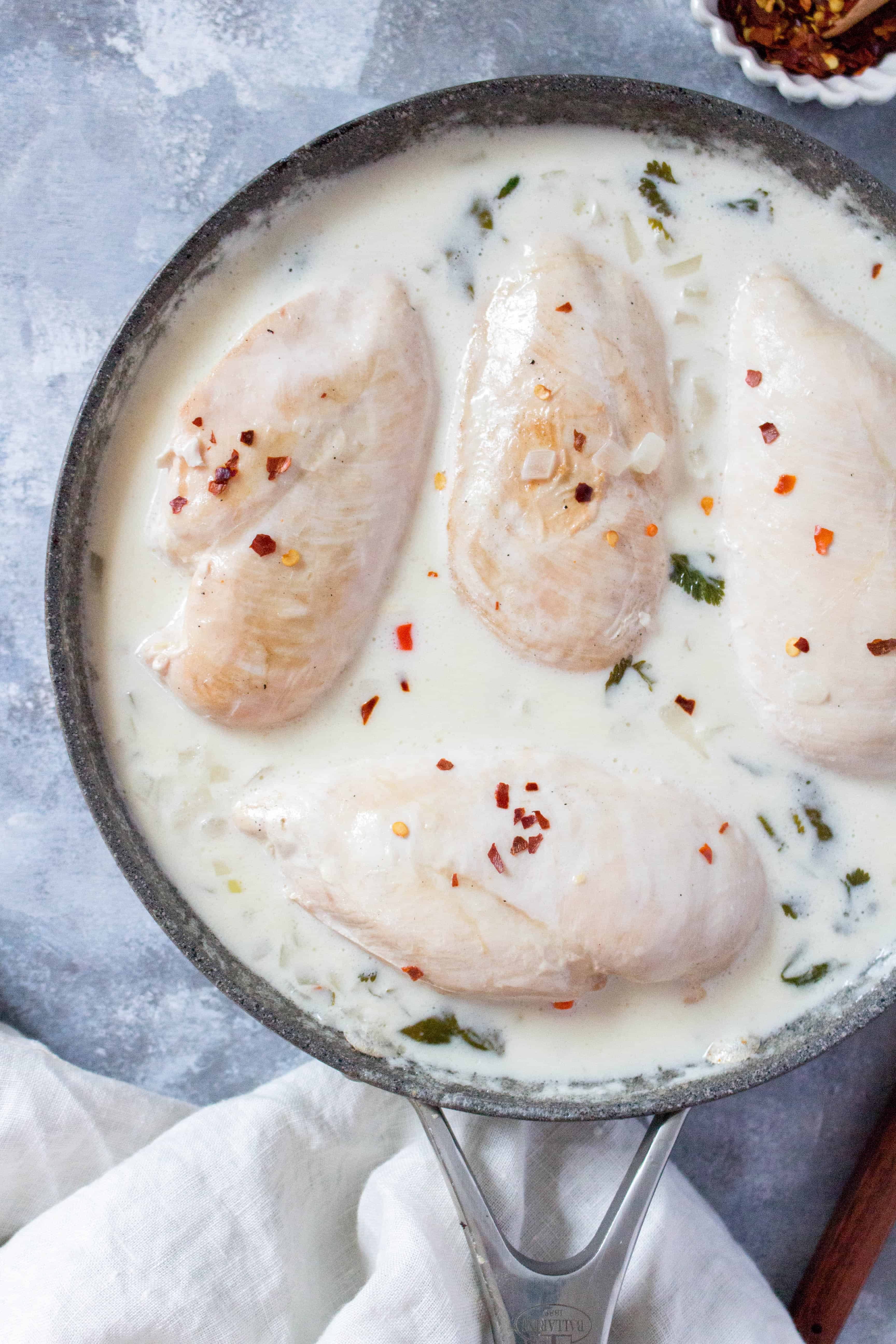 This Thai Inspired Chili Lime Coconut Chicken is a creamy, refreshing, and packed with flavour recipe that is perfect as a meal prep or a quick weeknight dinner.