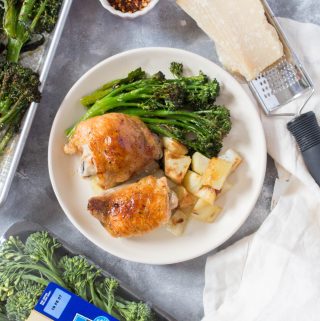 This easy Herb Chicken with Broccolini Meal Prep is an easy dish to throw together quickly on a busy weekend so you don't spend all day meal prepping for the week! 