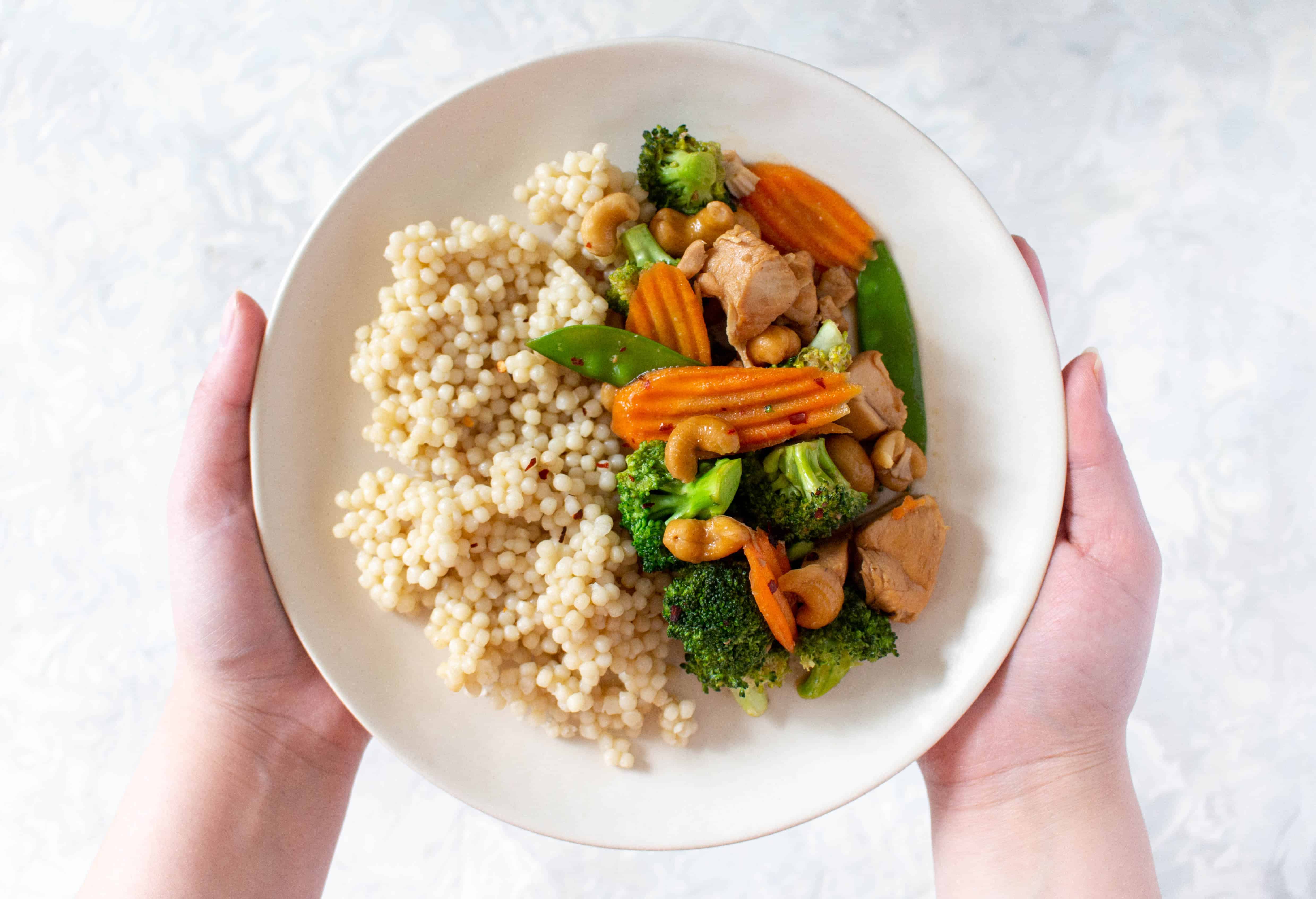 This Instant Pot Cashew Chicken is the perfect mix of sweet and savoury. Meal prep this Sunday night or make it for dinner!