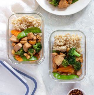 This Instant Pot Cashew Chicken is the perfect mix of sweet and savoury. Meal prep this Sunday night or make it for dinner!