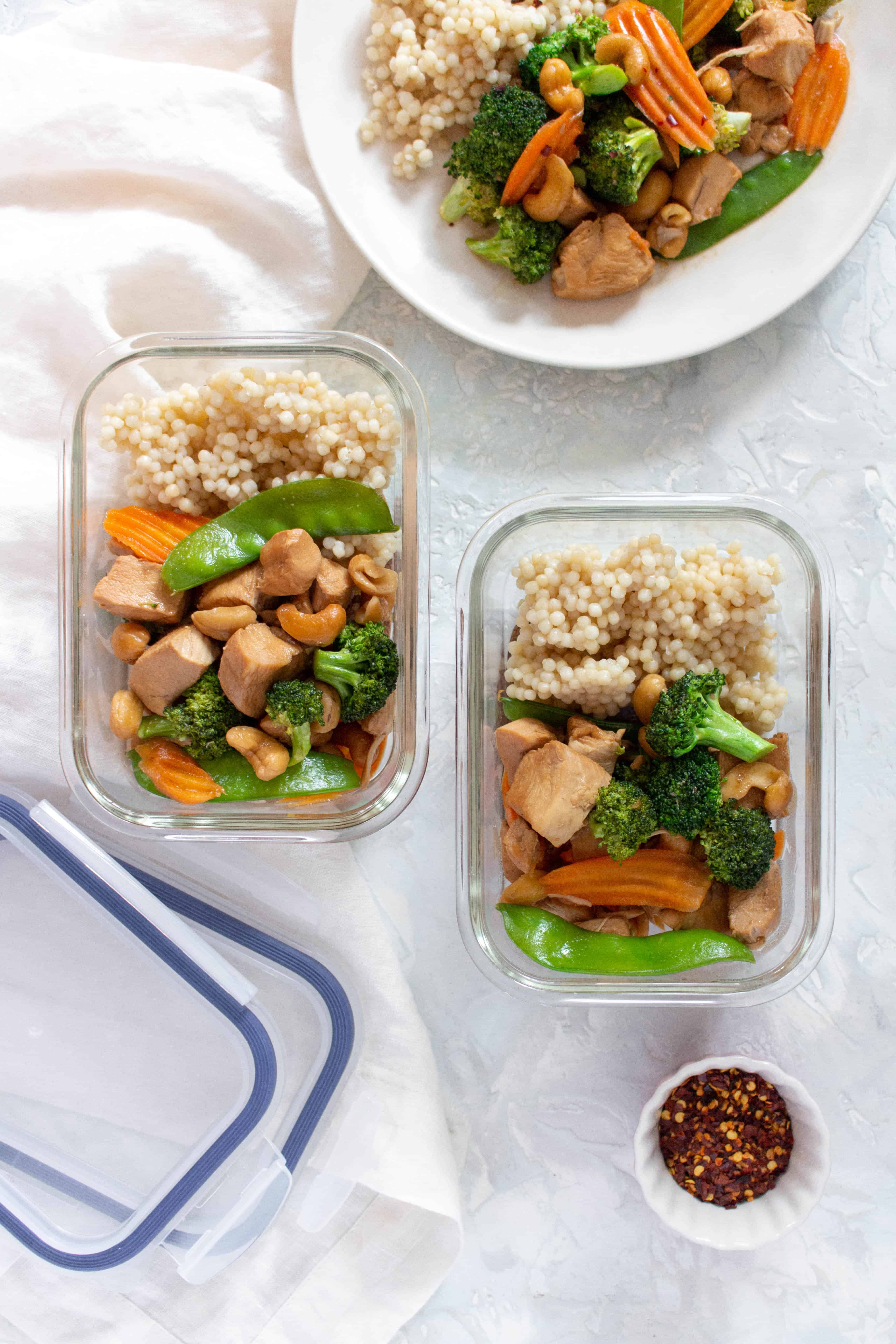 This Instant Pot Cashew Chicken is the perfect mix of sweet and savoury. Meal prep this Sunday night or make it for dinner!