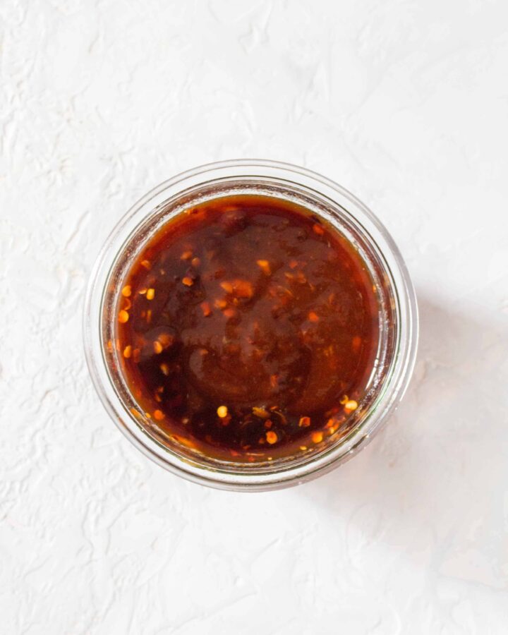 This Firecracker Sauce is the perfect mix of sweet and spicy. Perfect for quick stir fry meals, marinating meat, or just as a dip, you're going to want to keep this Firecracker Sauce in your back pocket for a last minute bold flavour!