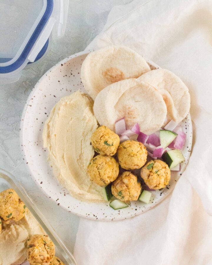 An easy and delicious meatless meal prep, you're going to want to make this Hummus and Falafel Meal Prep regularly!