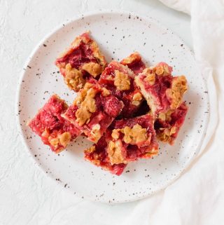 These freezer friendly strawberry bars are the perfect quick snack!