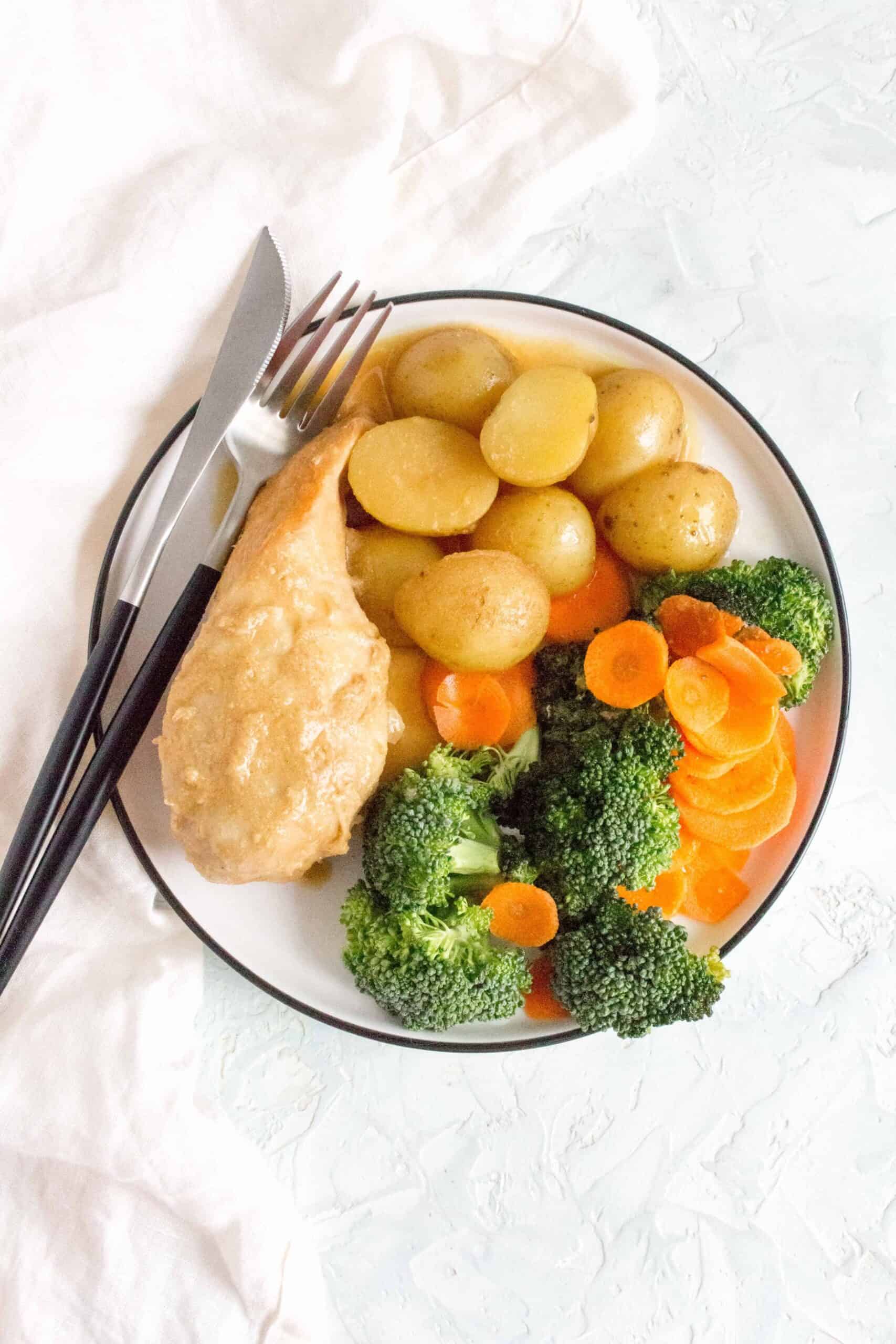 This Honey Mustard Chicken, Potatoes, and Vegetables is all made in one pot, the Instant Pot! Juicy, full of flavour, and simple to make, this Instant Pot chicken recipe will make dinner (and meal prep) a breeze!