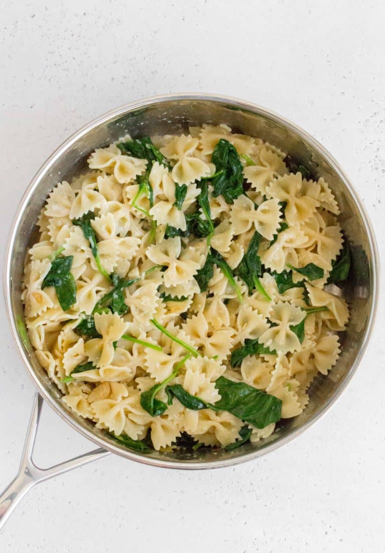 5 Ingredient Garlicky Butter Pasta with Spinach