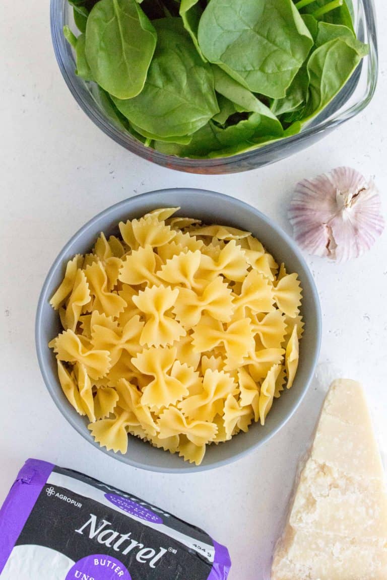 5 Ingredient Garlicky Butter Pasta with Spinach