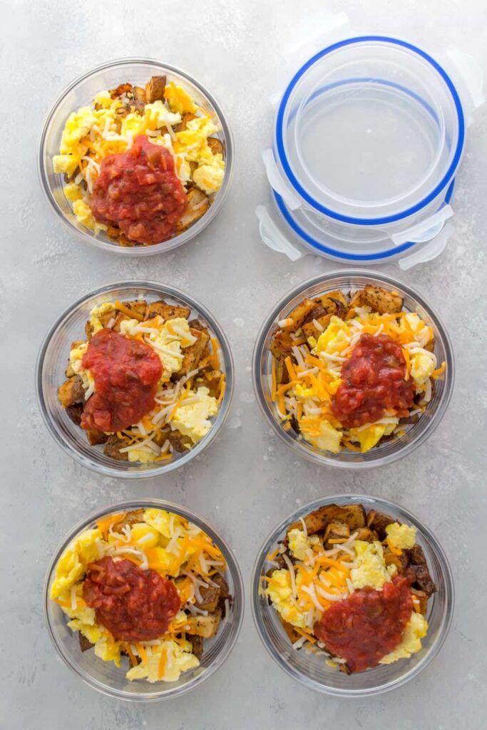 5 containers of breakfast meal preps