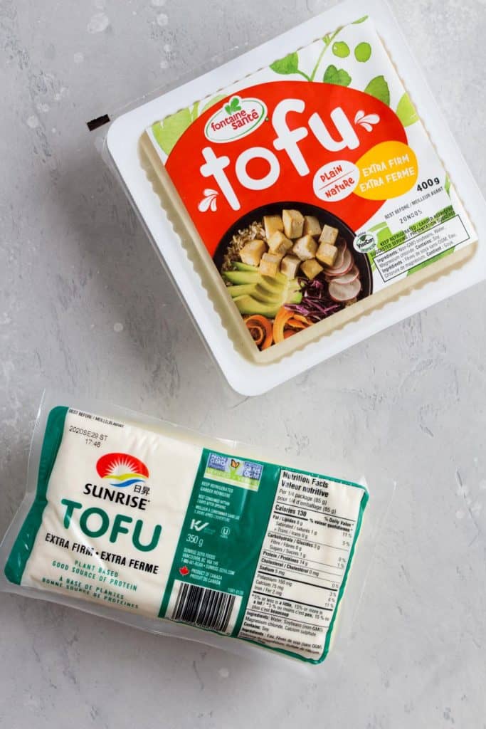 két csomagolt tofu