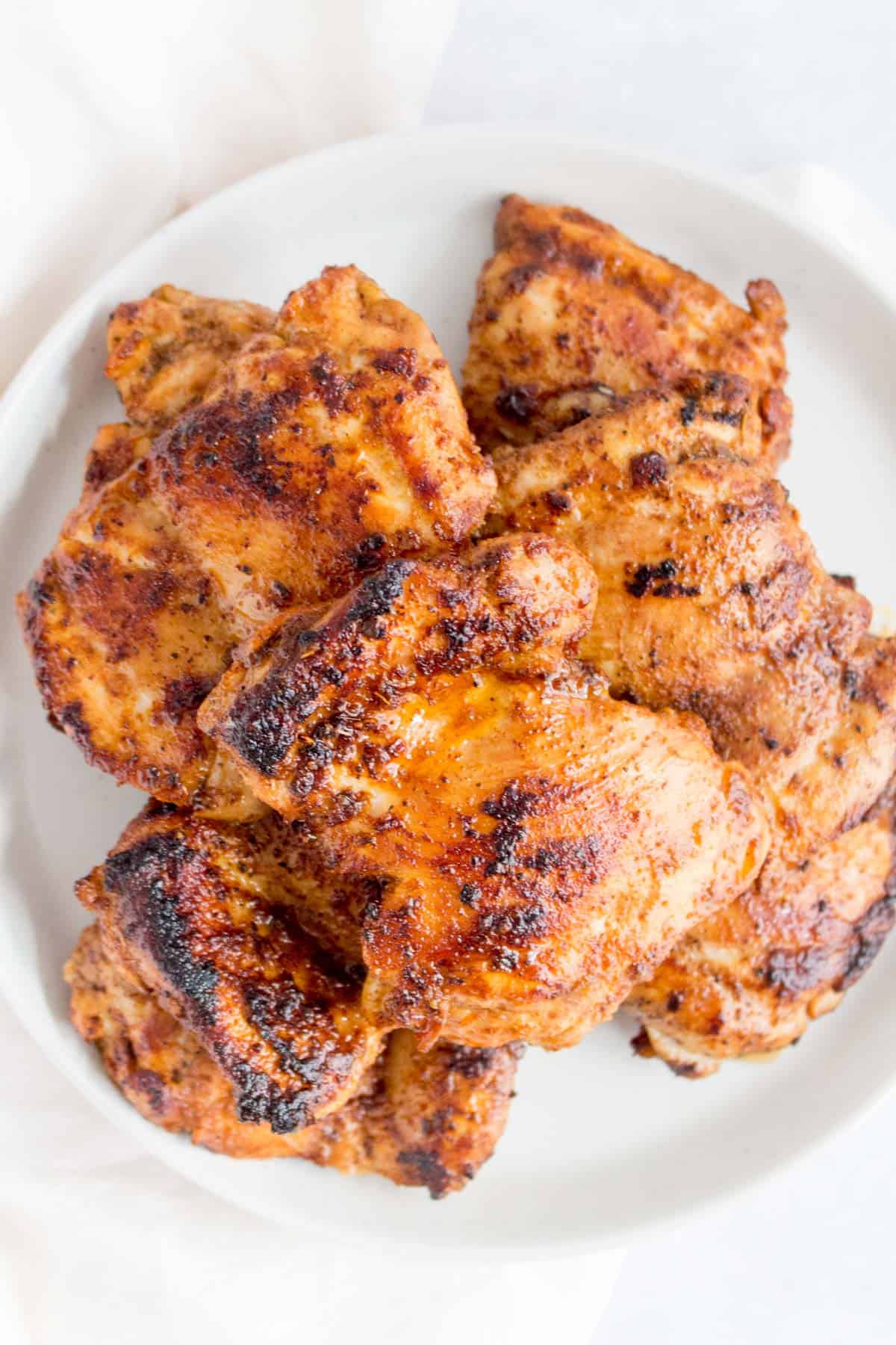 Close up of a plate of chipotle chicken thighs.