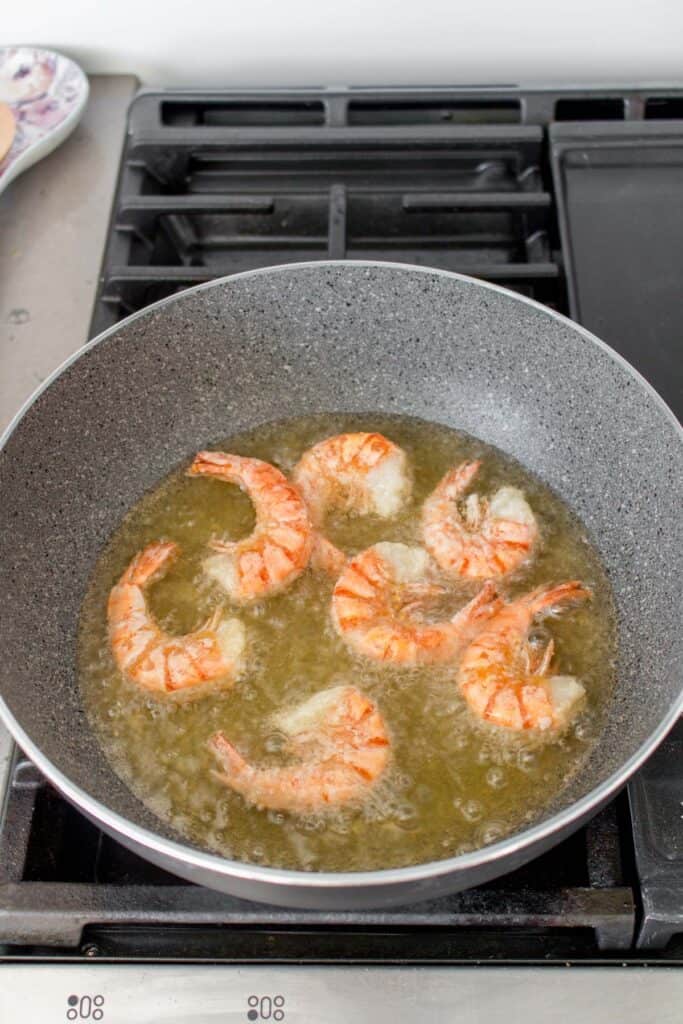 Shrimp fried in oil.