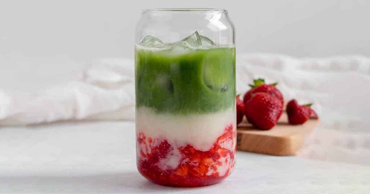 https://carmyy.com/wp-content/uploads/2021/08/strawberry-matcha-latte-social.jpg