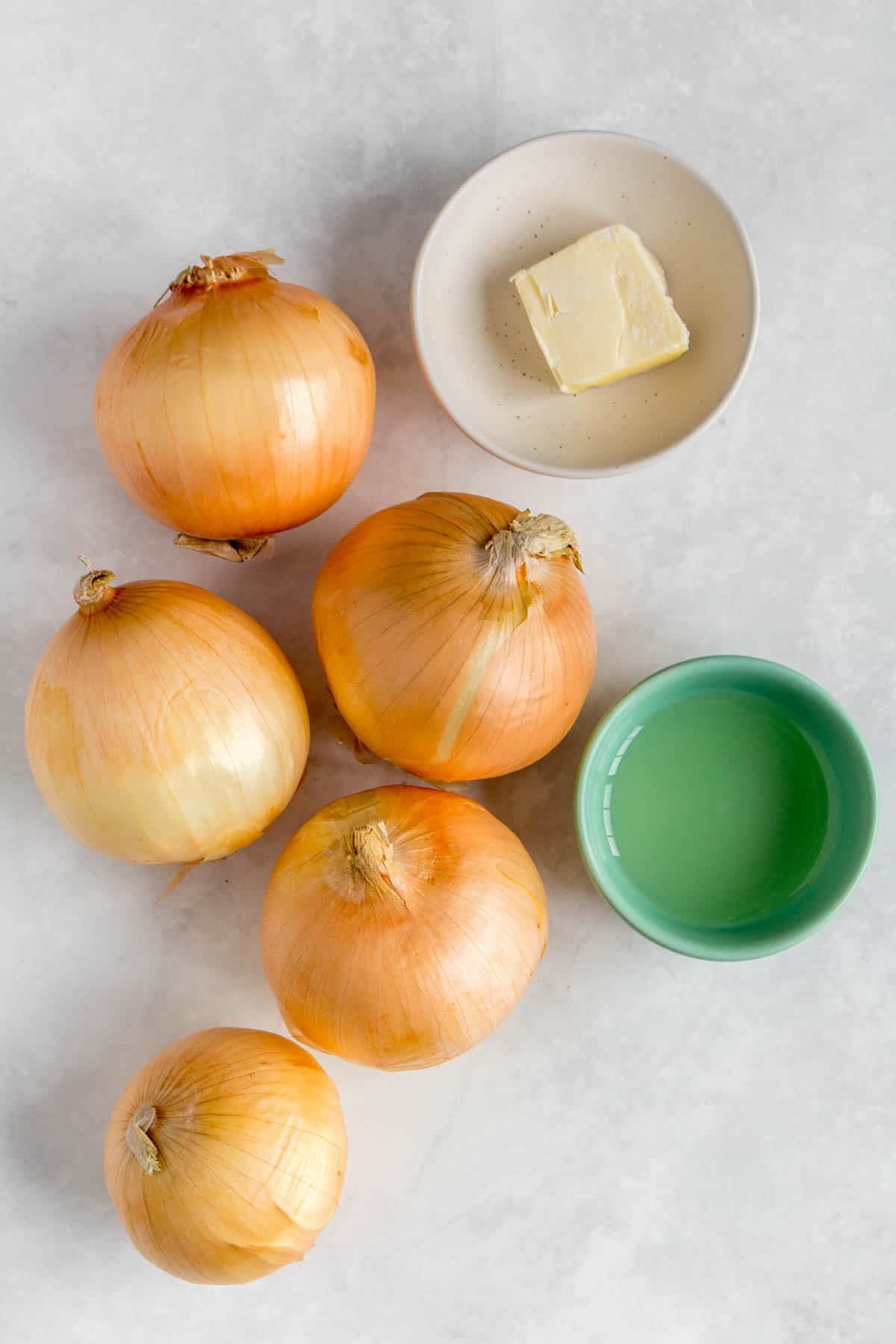 Ingredients needed to make caramelized onion.