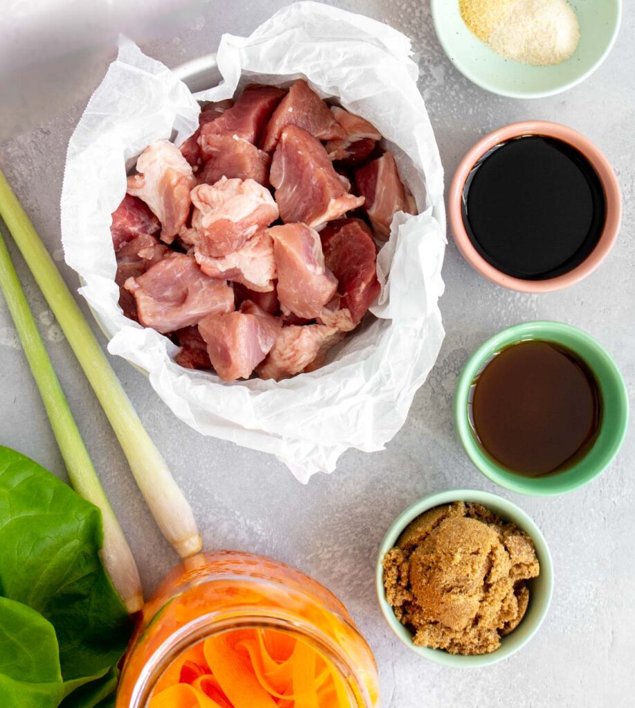 Ingredients needed to make vermicelli noodle salad with pork.