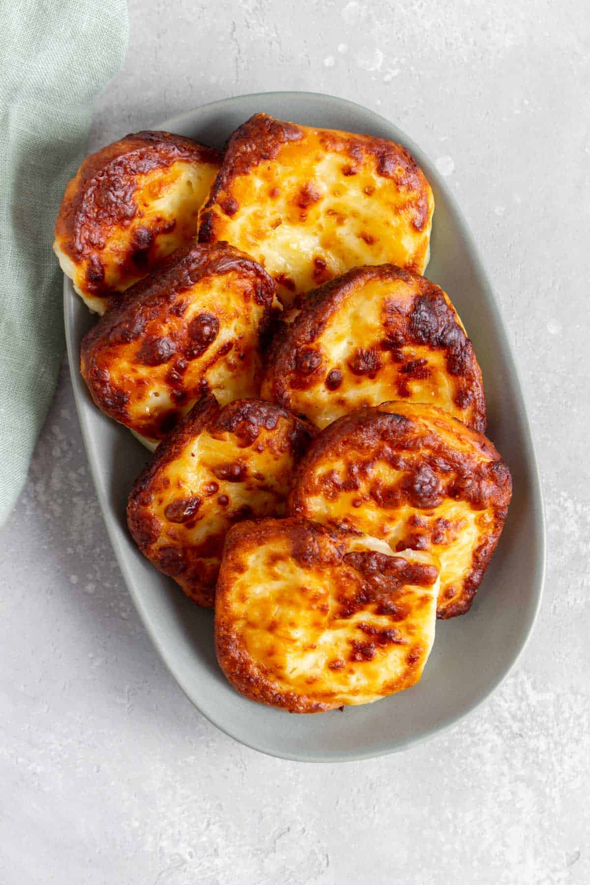Air fryer halloumi in a plate.