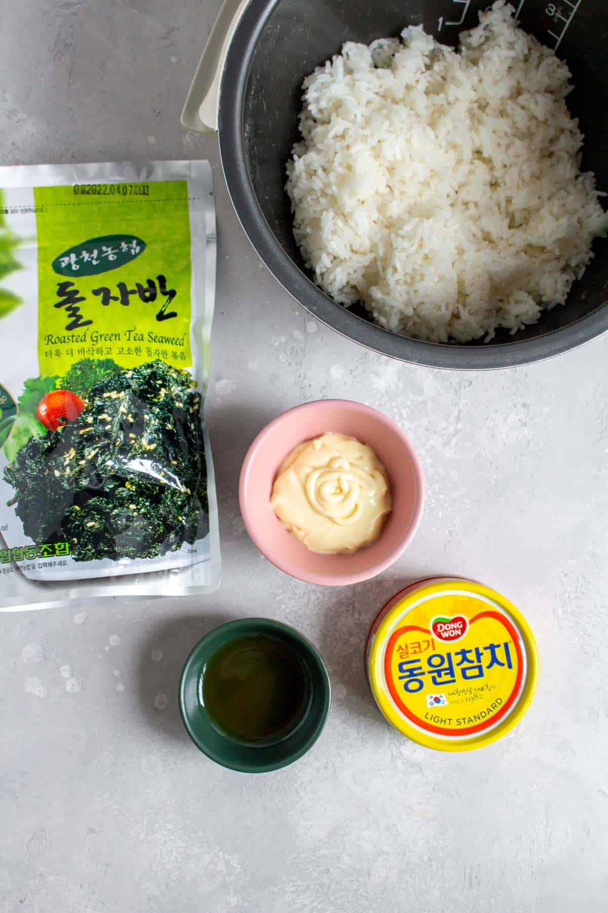 Ingredients needed to make tuna mayo rice balls.
