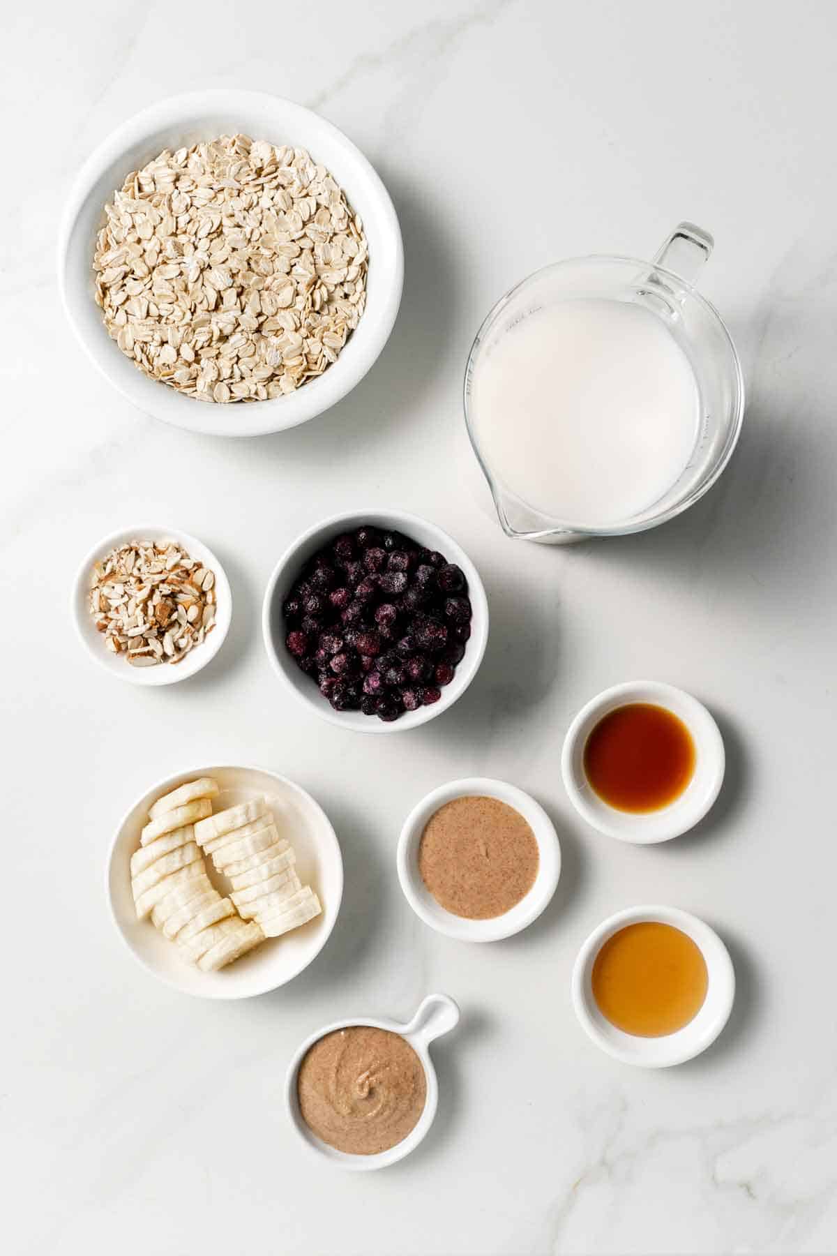Ingredients needed to make blueberry oats.