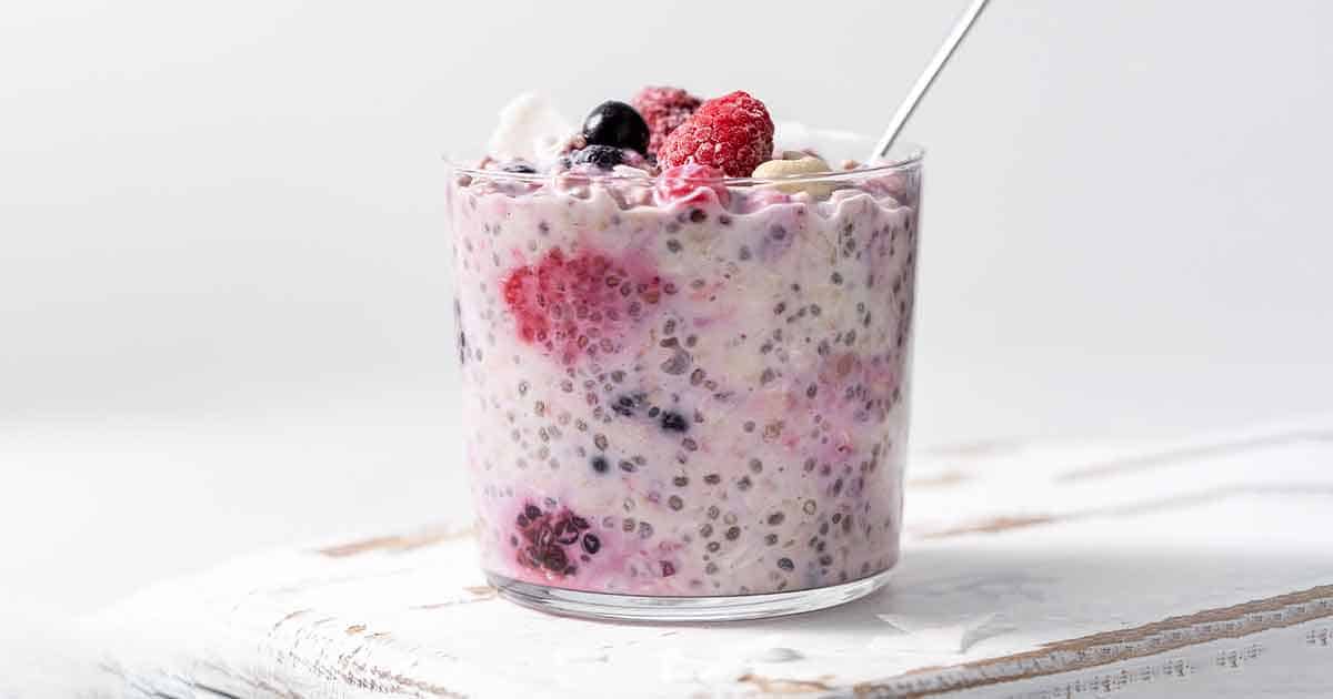 Overnight Oats with Frozen Fruit – Carmy