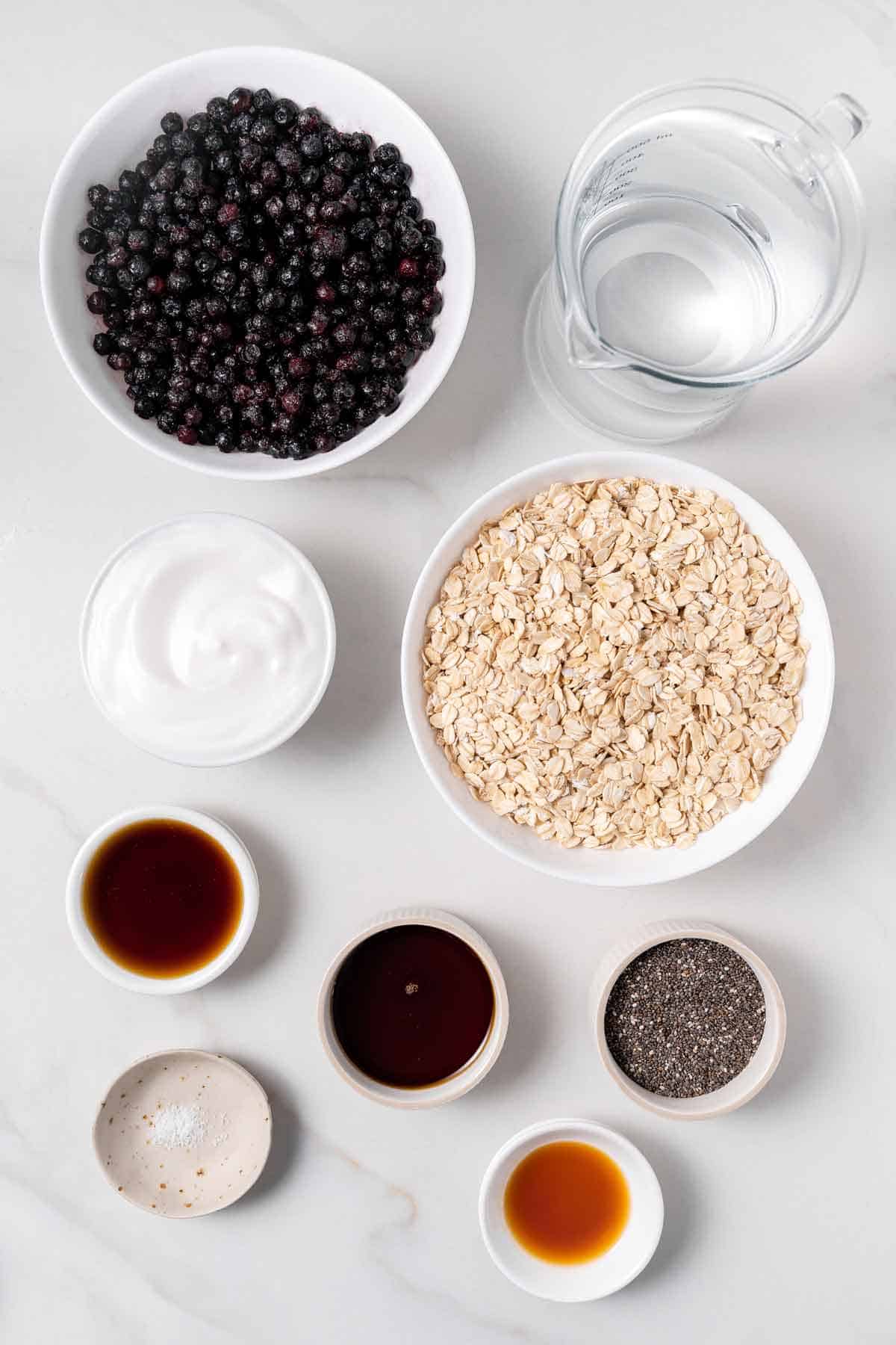 Ingredients needed to make blueberry overnight oats.