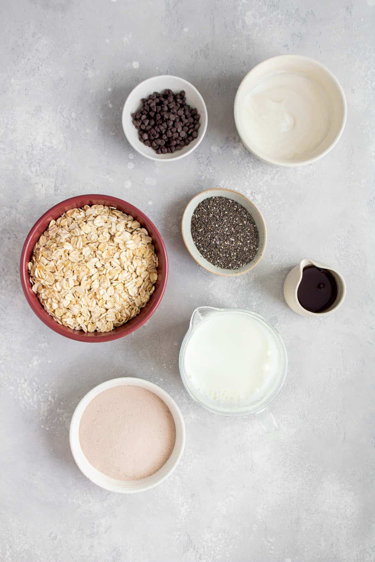Ingredients needed to make chocolate protein overnight oats.