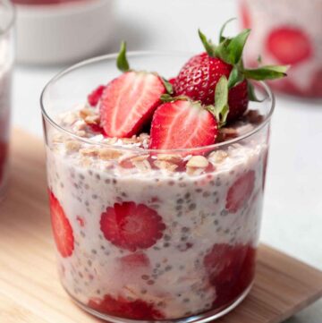 A jar of strawberry shortcake overnight oats with strawberries on top.