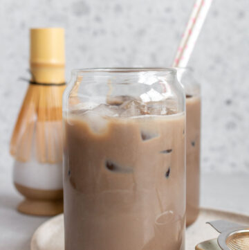 A glass of iced hojicha latte.