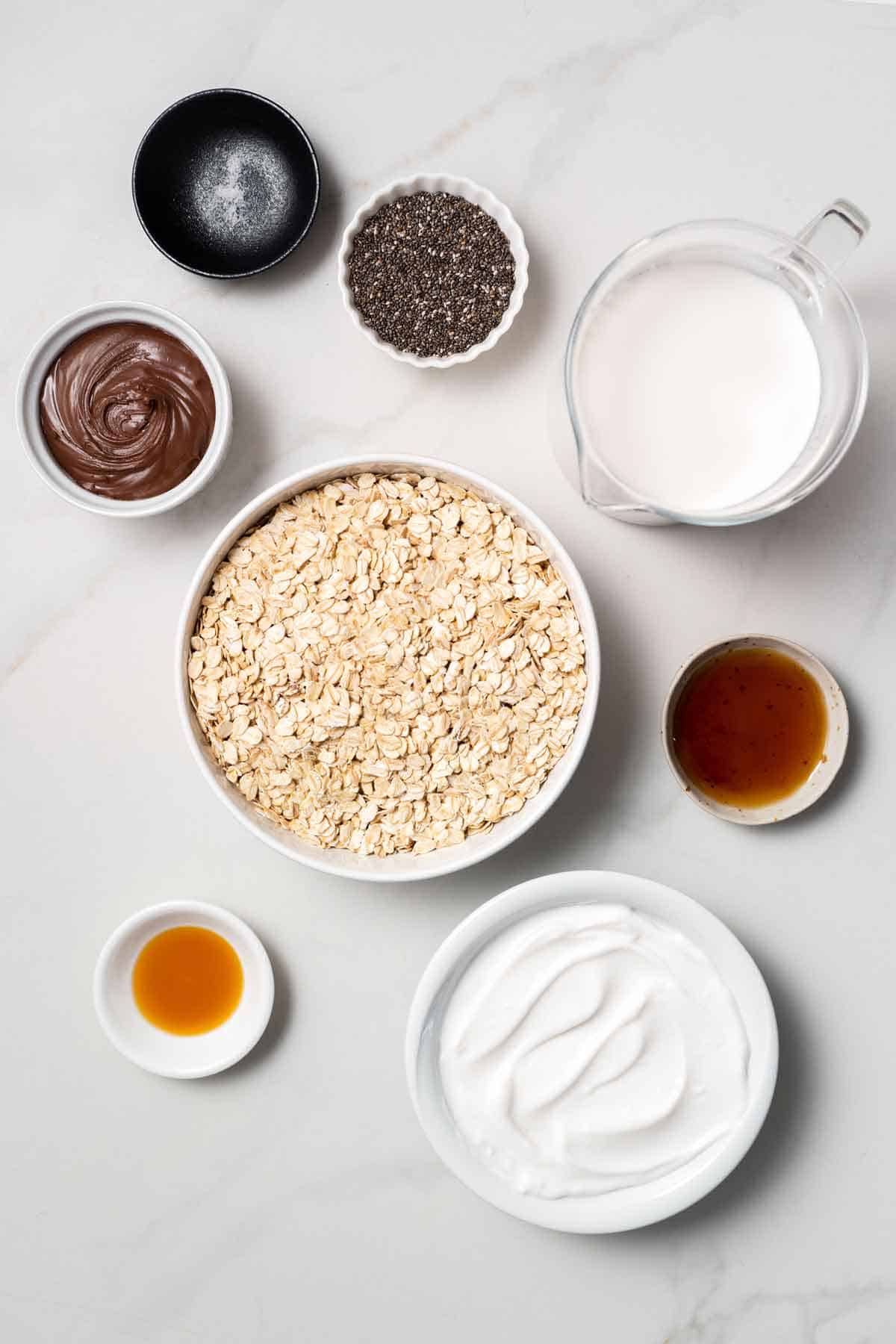 Ingredients needed to make nutella overnight oats.