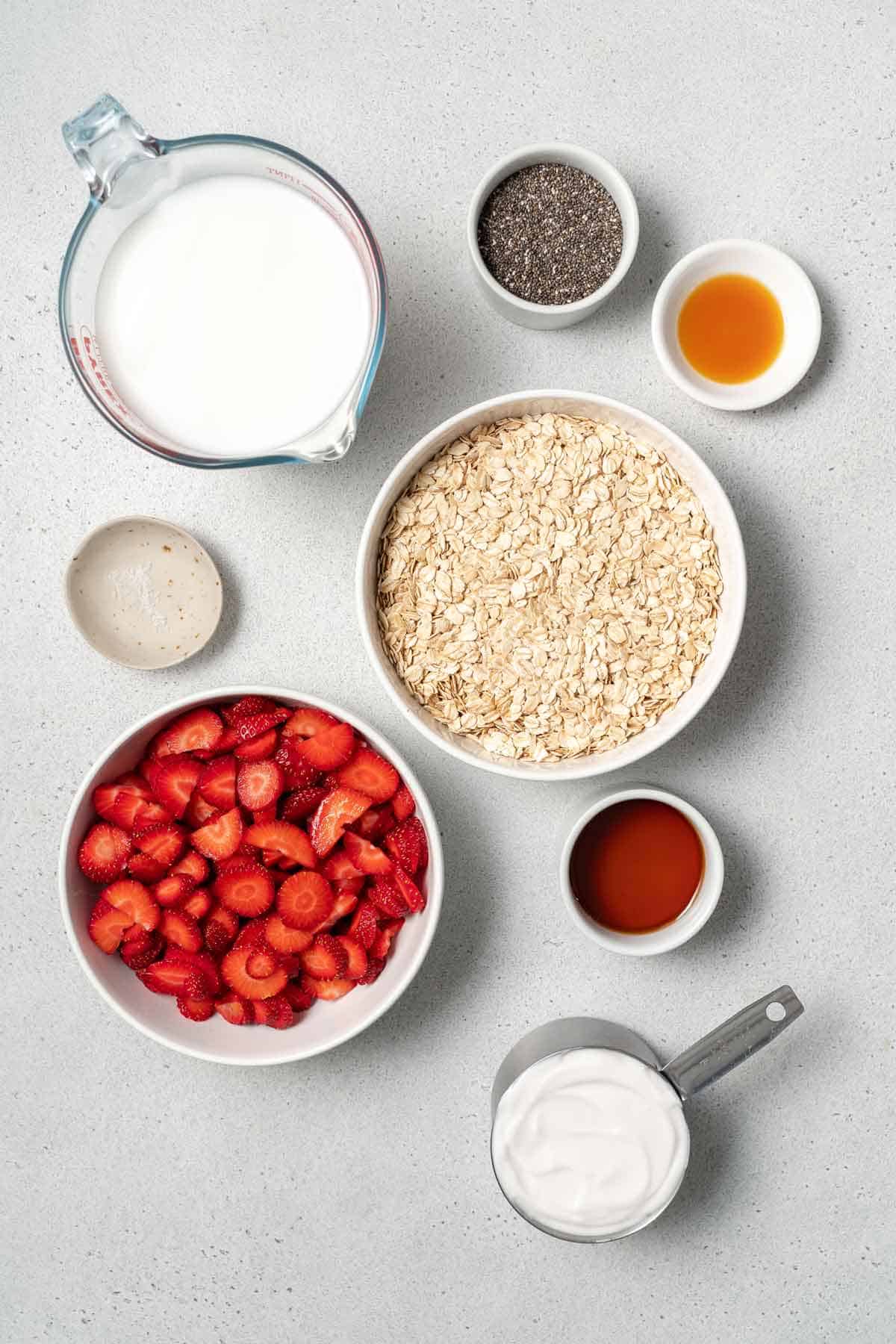 Ingredients needed to make strawberry shortcake overnight oats.