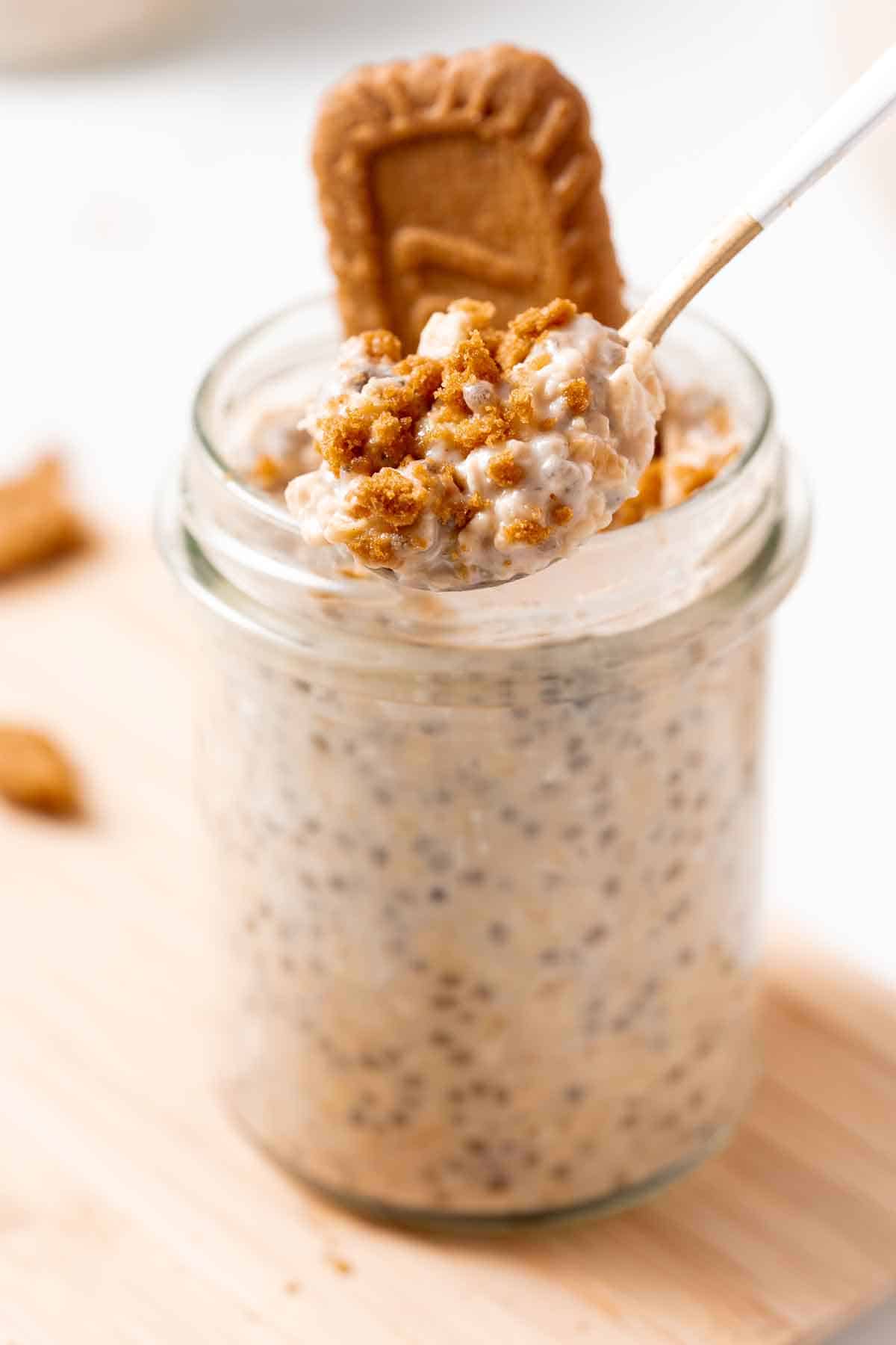 A spoonful of biscoff overnight oats lifted from the jar.