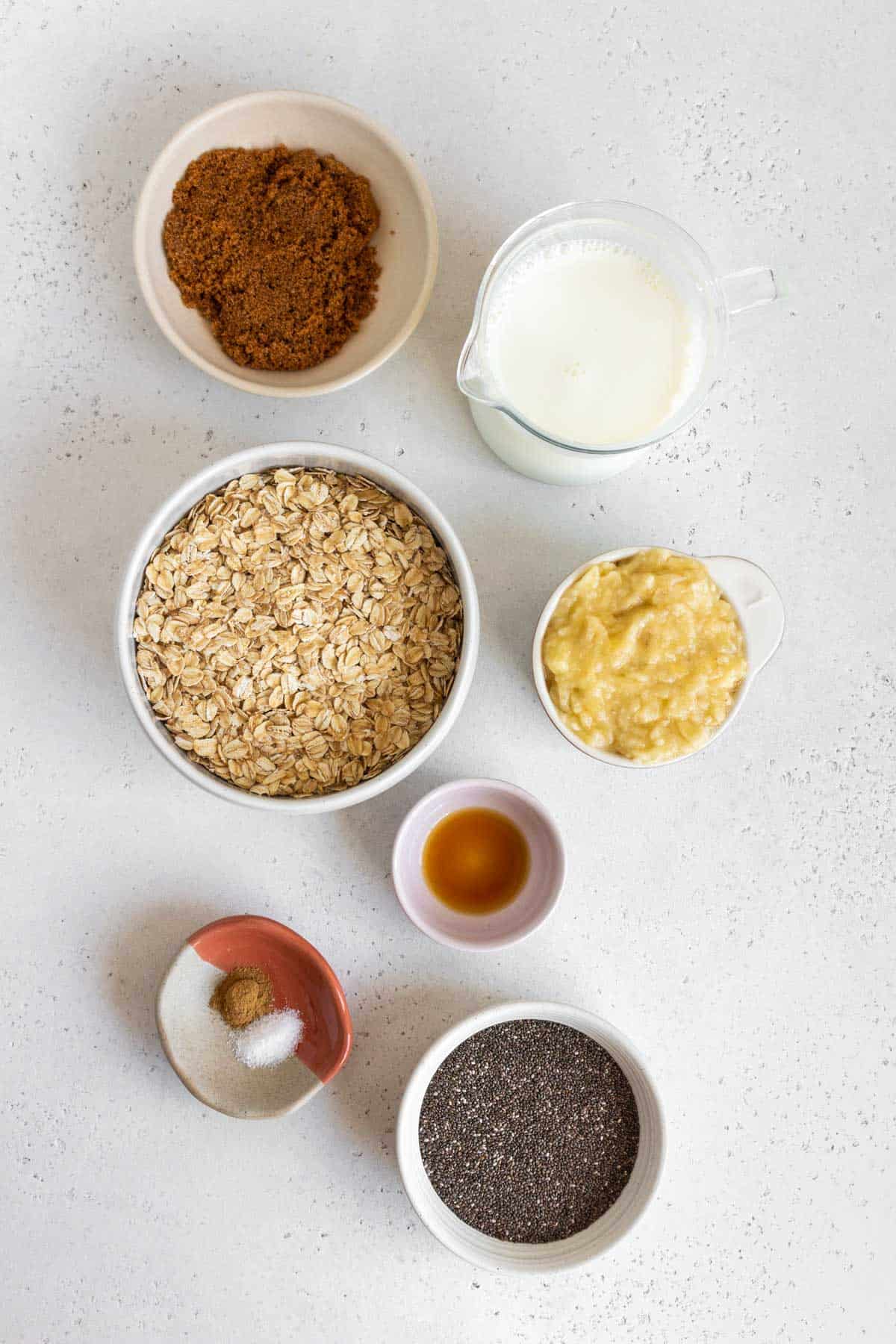 Ingredients needed to make brown sugar overnight oats.