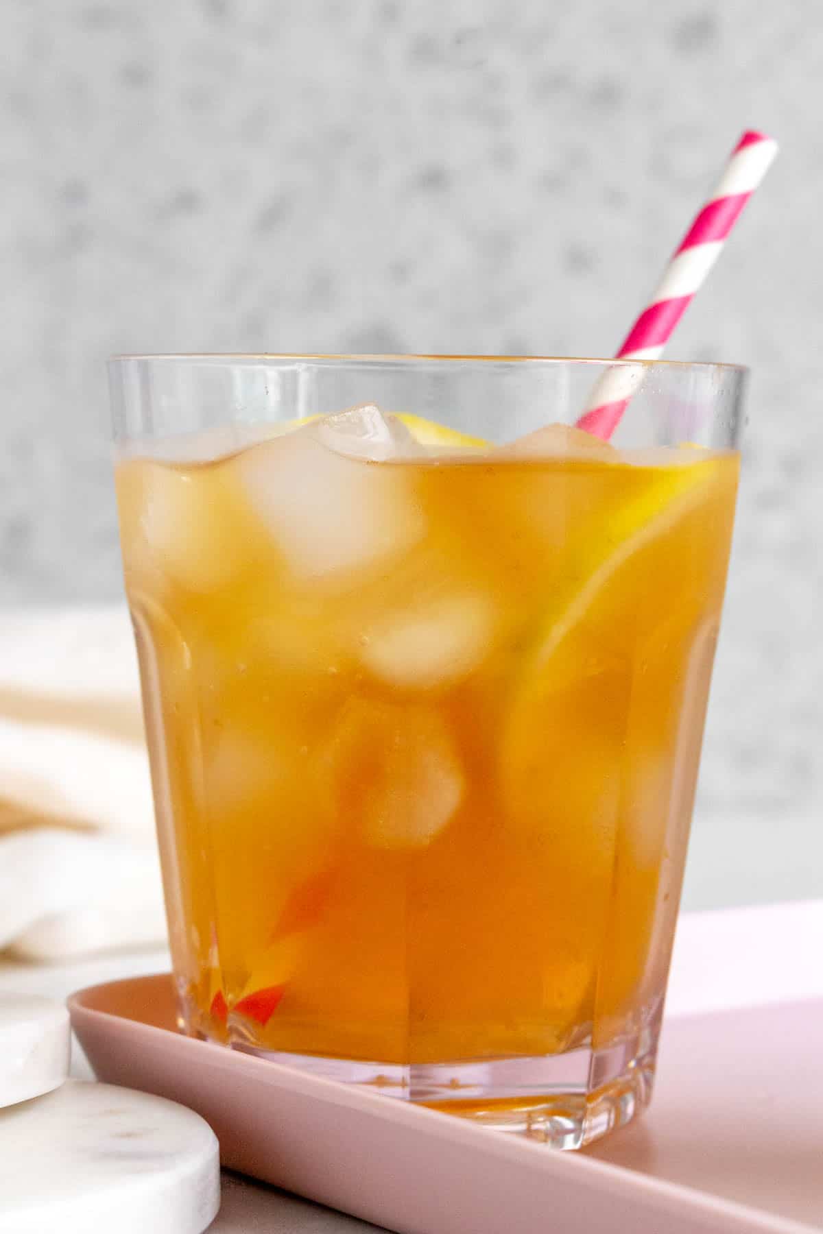 A profile picture of a glass of earl grey iced tea with lemon slices and a straw.