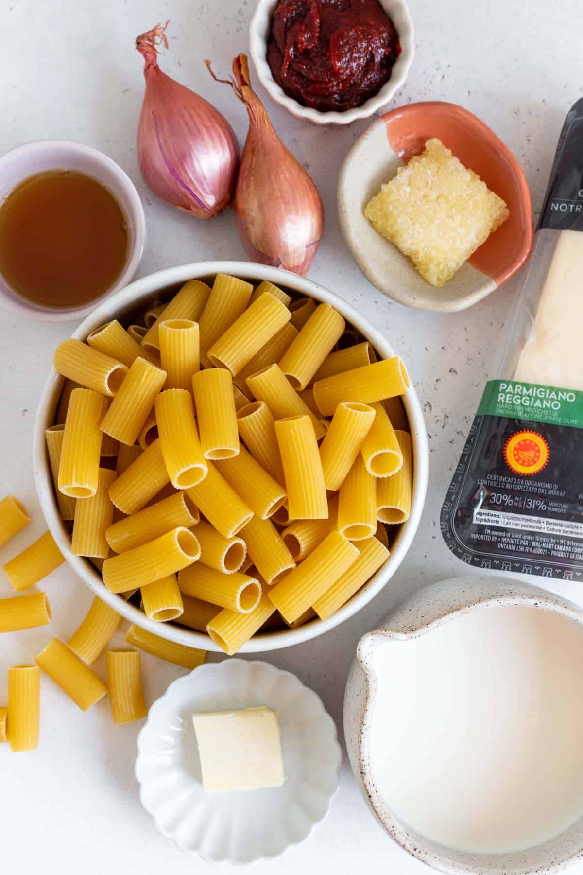 Ingredients needed to make gochujang pasta.