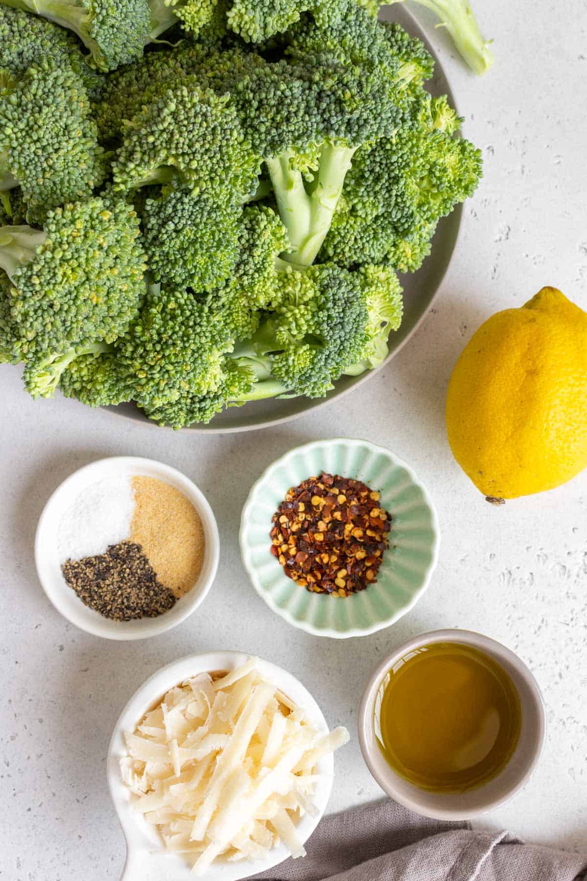Ingredients needed to make smashed broccoli.