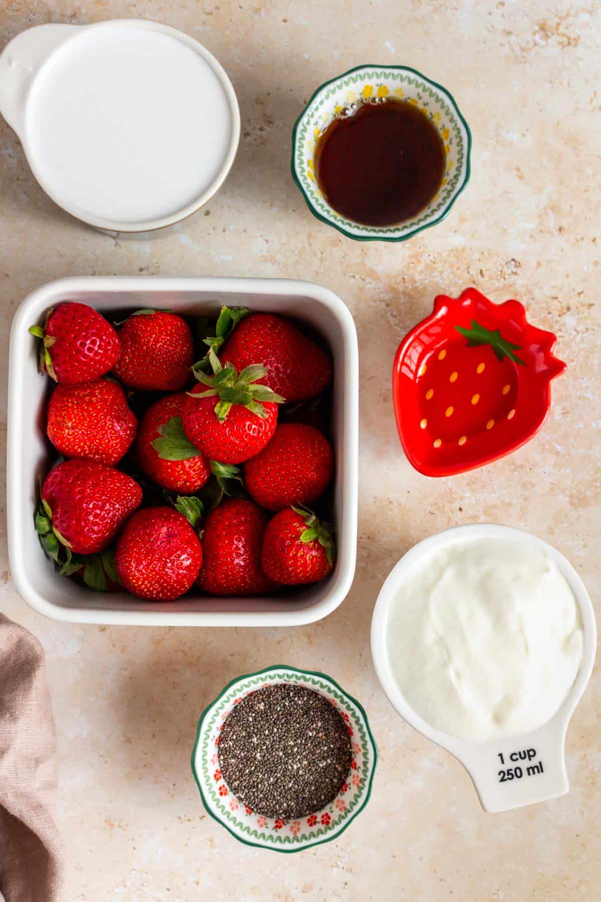 Ingredients needed to make strawberry chia pudding.