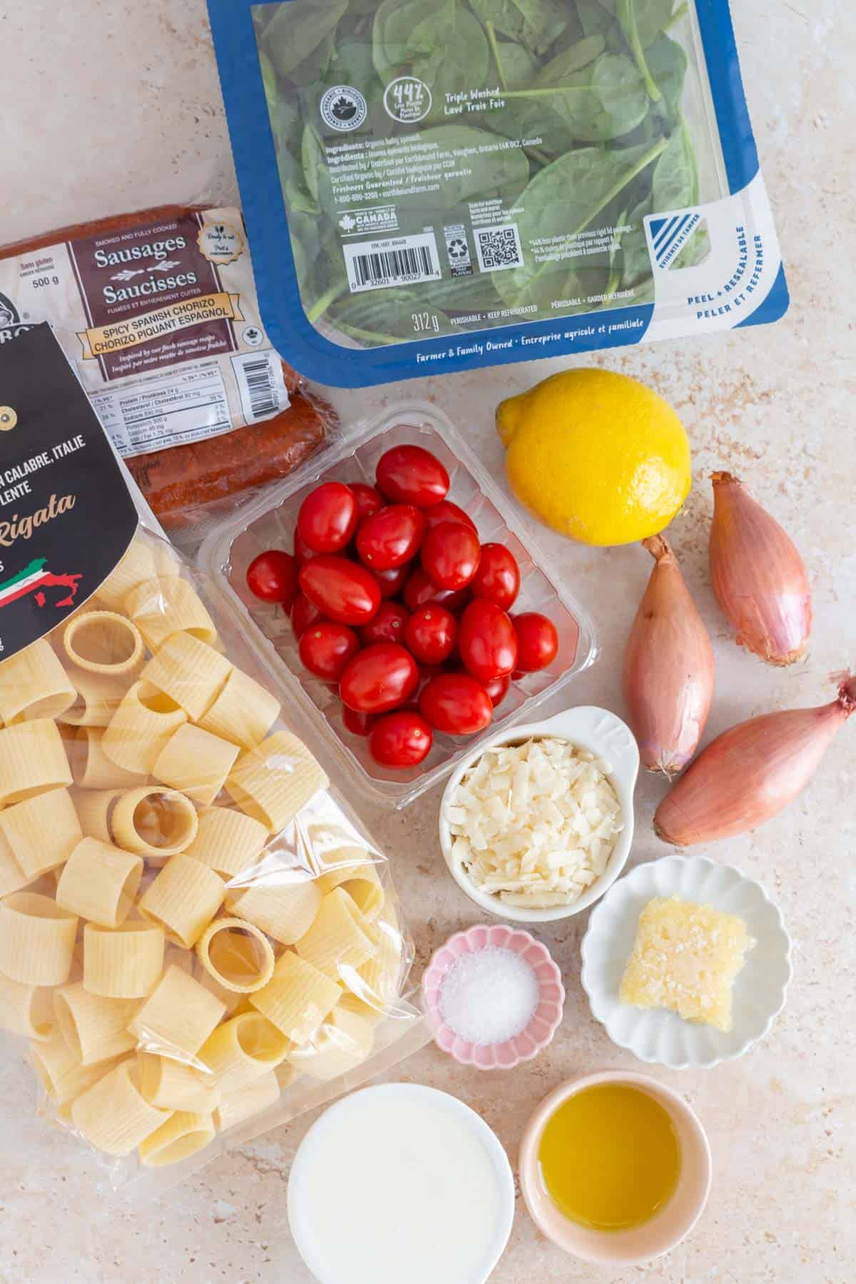 Ingredients needed to make chorizo and spinach pasta.