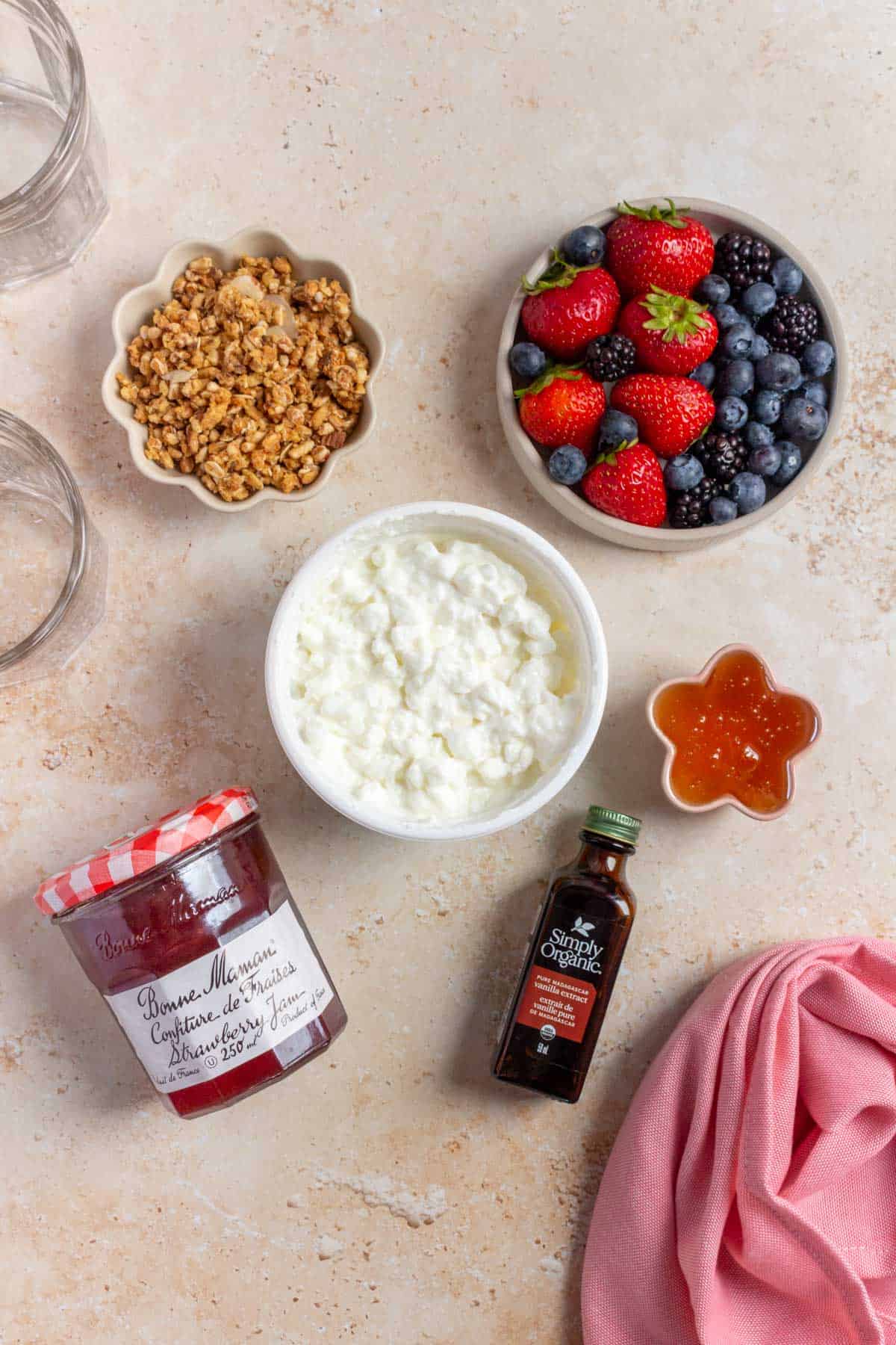 Ingredients needed to make a cottage cheese parfait.