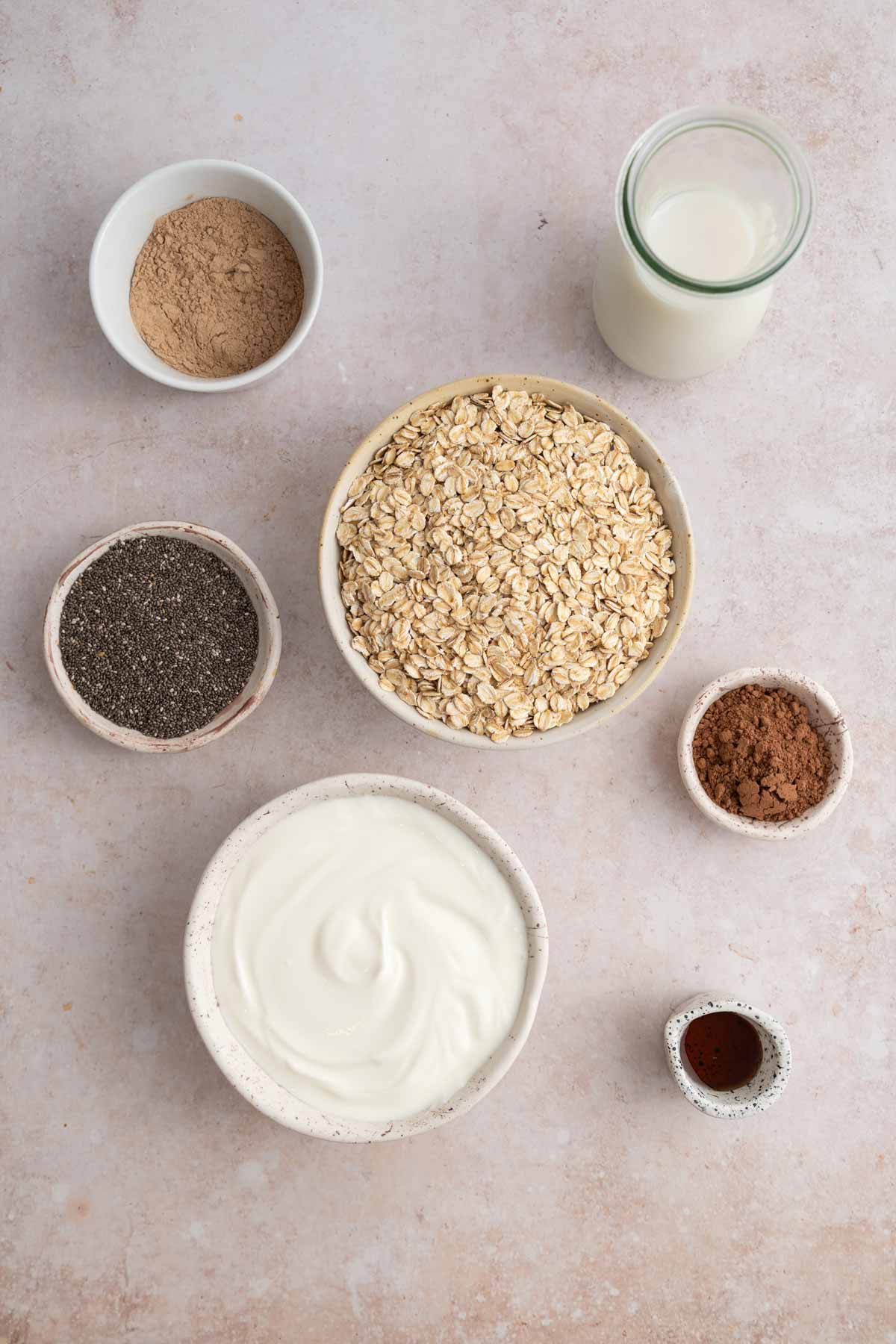 Ingredients needed to make blended chocolate overnight oats.